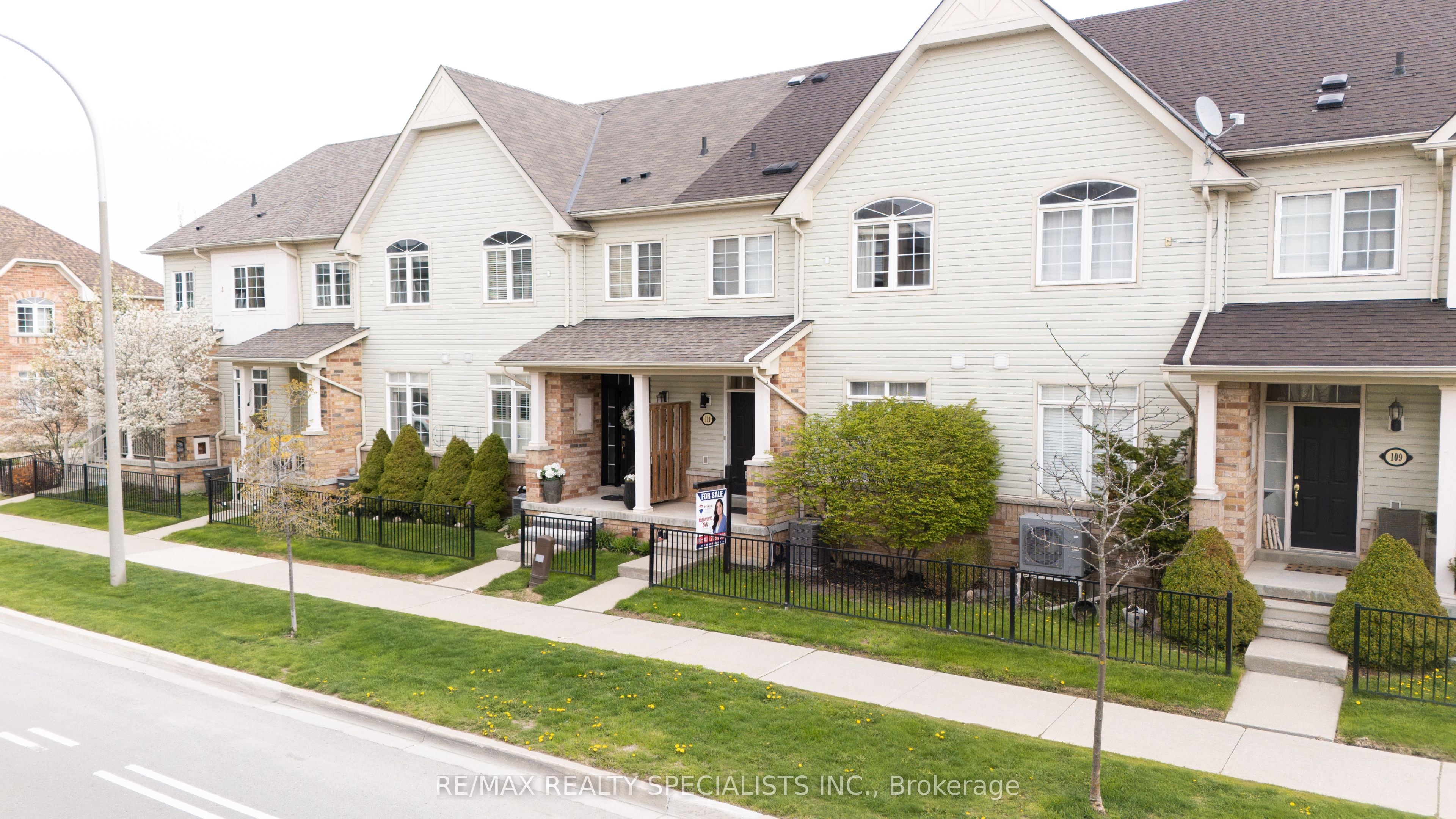 111 Civic Centre Drive, Whitby, ON L1R 0C8