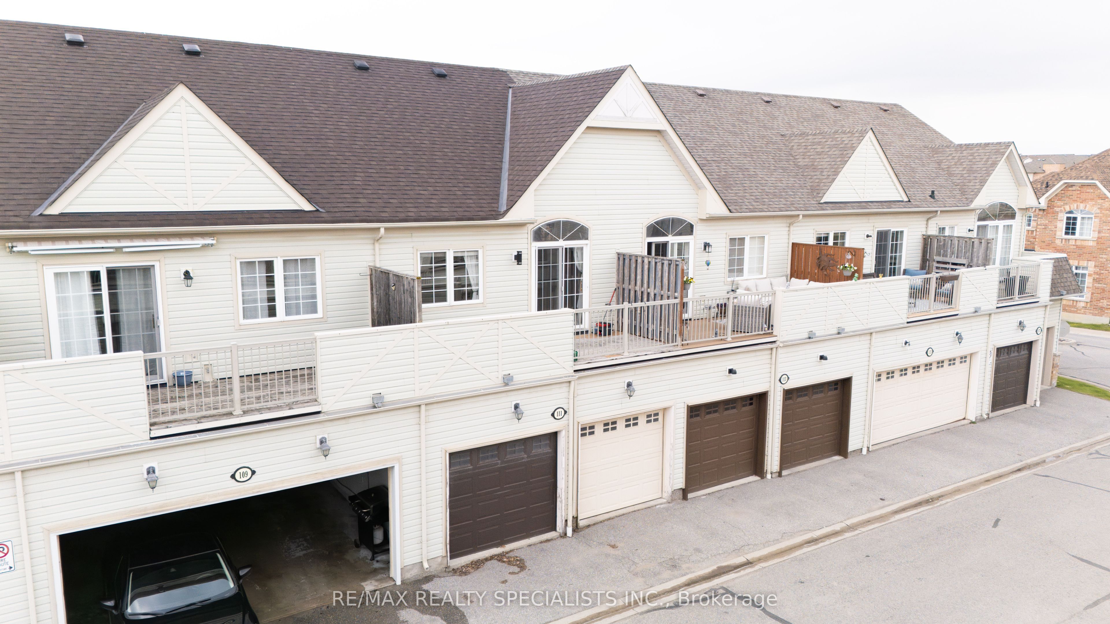 111 Civic Centre Drive, Whitby, ON L1R 0C8 photo 2