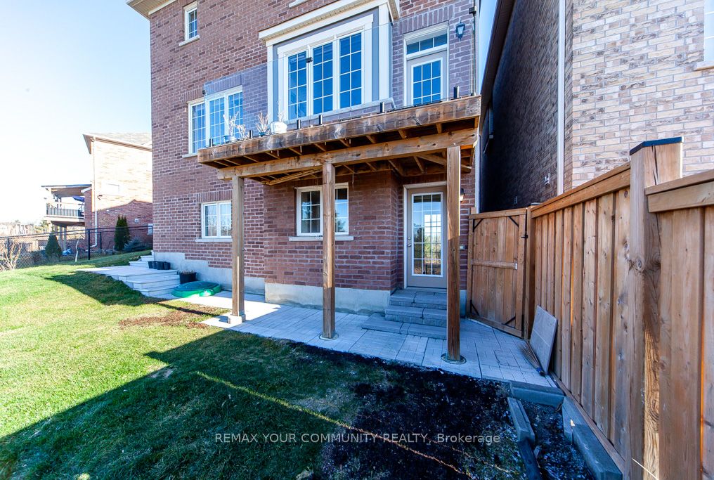 2412 Moonlight Crescent Bsmt, Pickering, ON L1V 2P8 photo 3
