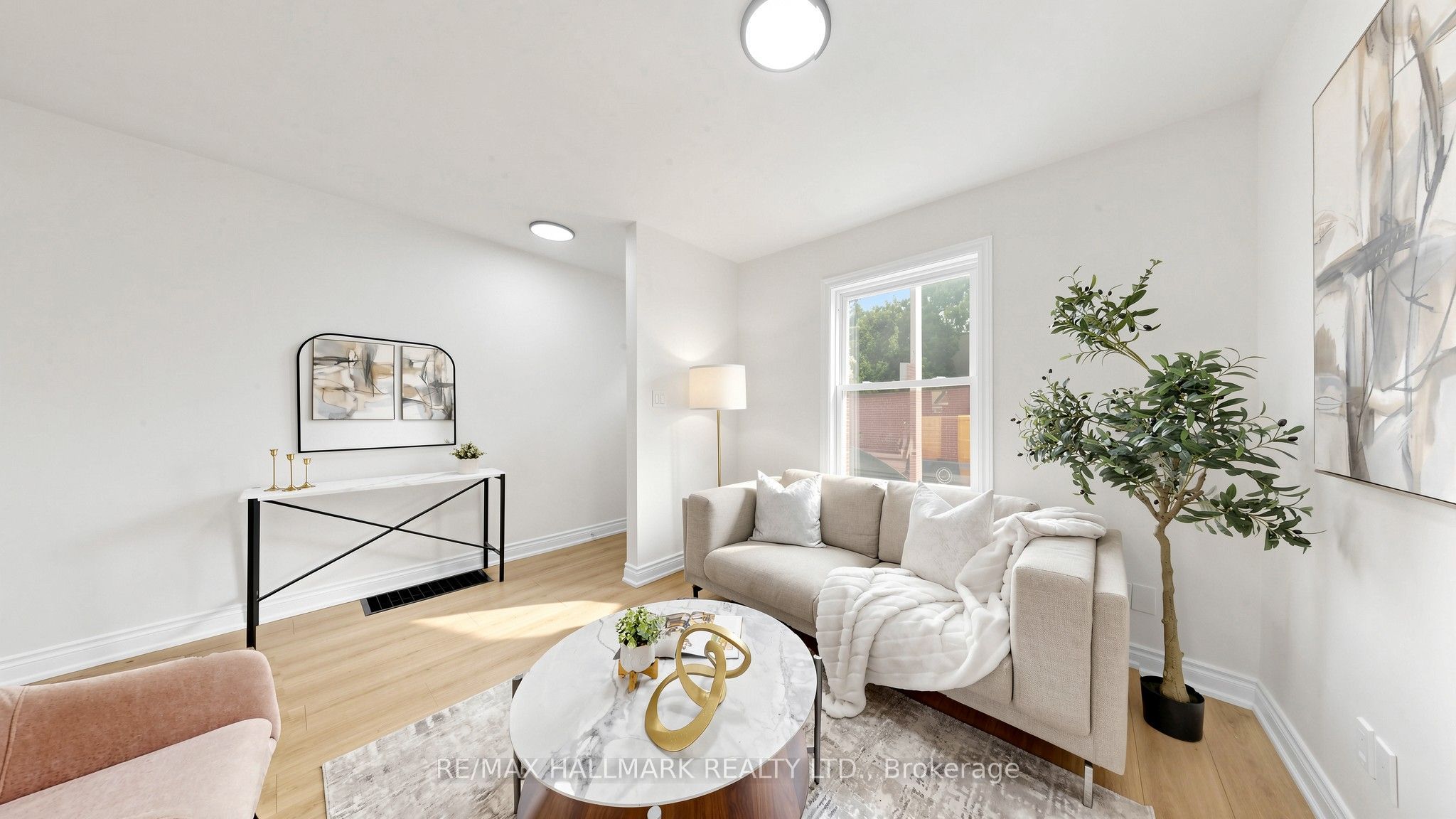 16 Queensdale Avenue, Toronto, ON M4J 1X9 photo 3