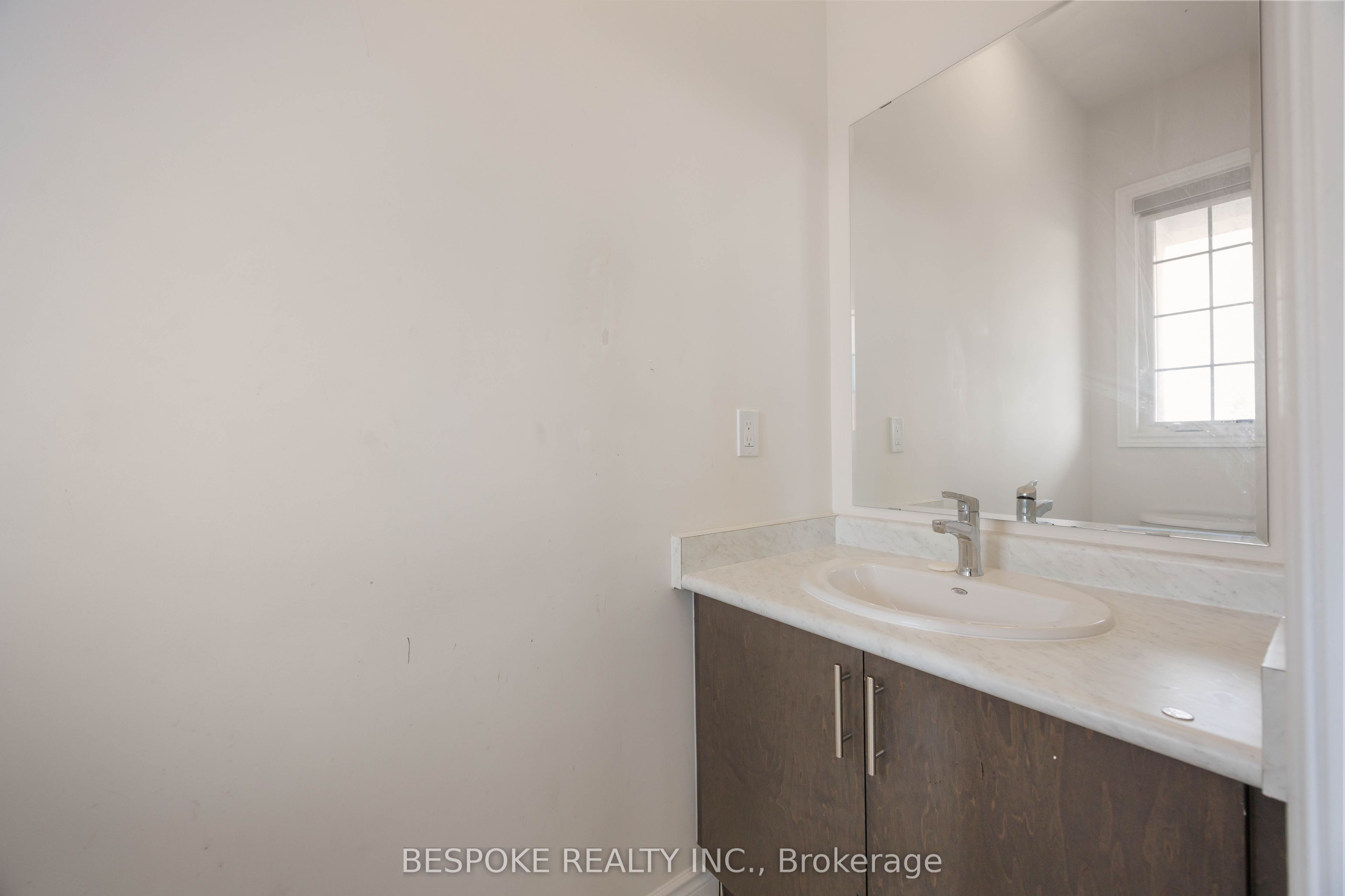 2203 Crystal Drive, Oshawa, ON L1L 0W7 photo 5