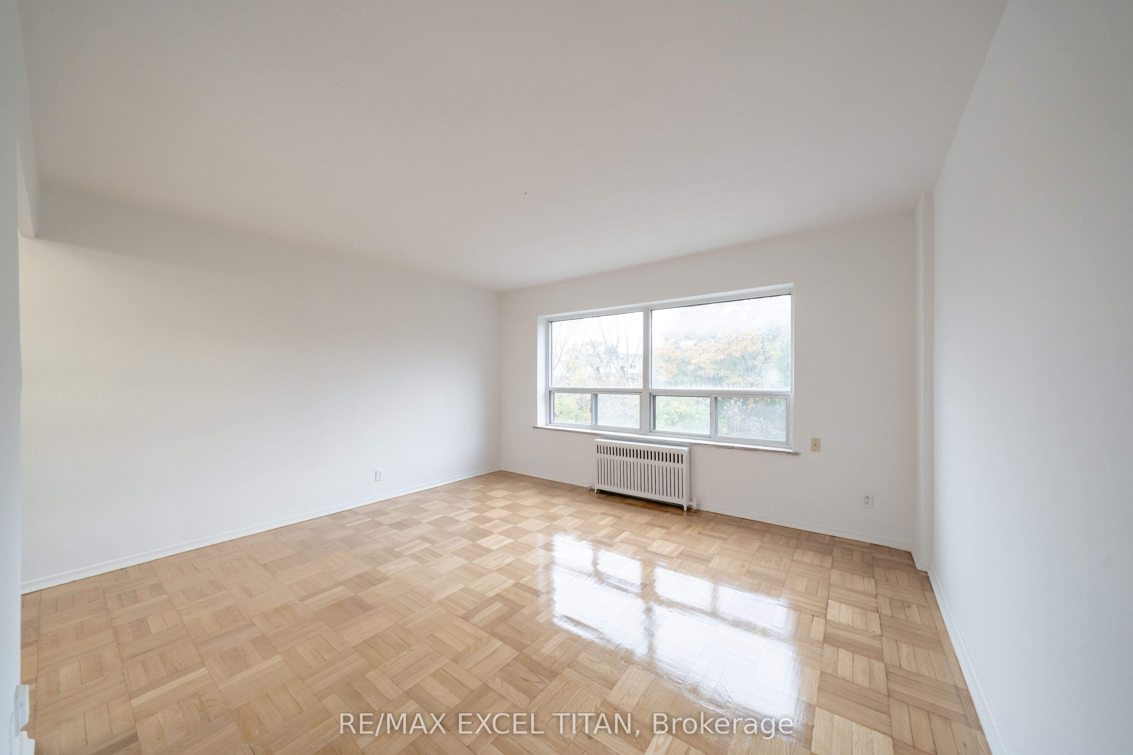 156 Kingston Road 201, Toronto, ON M4L 1S7 photo 2