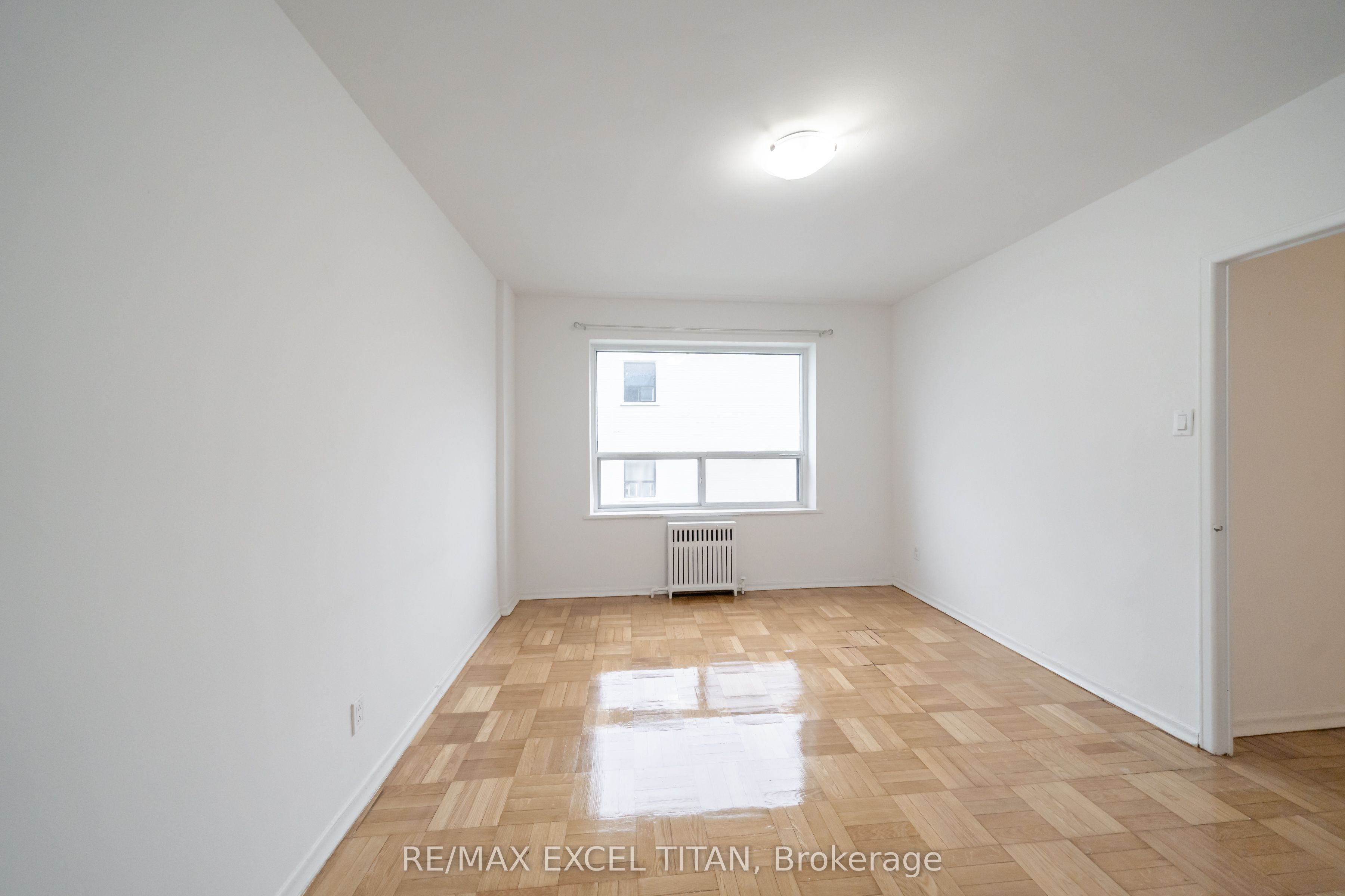 156 Kingston Road 201, Toronto, ON M4L 1S7 photo 4