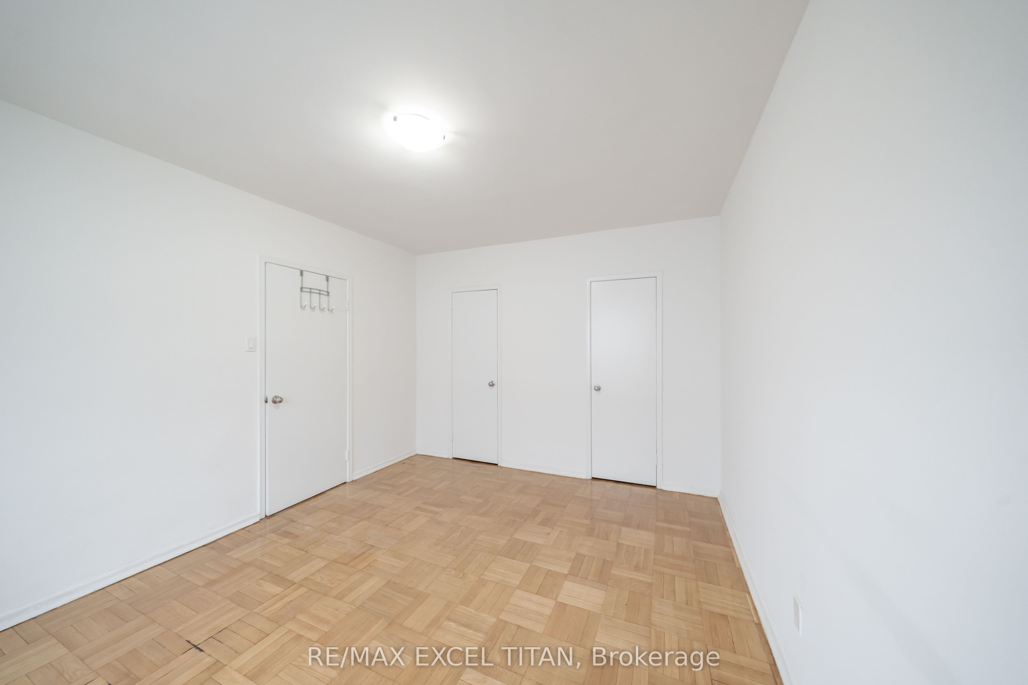 156 Kingston Road 201, Toronto, ON M4L 1S7 photo 5