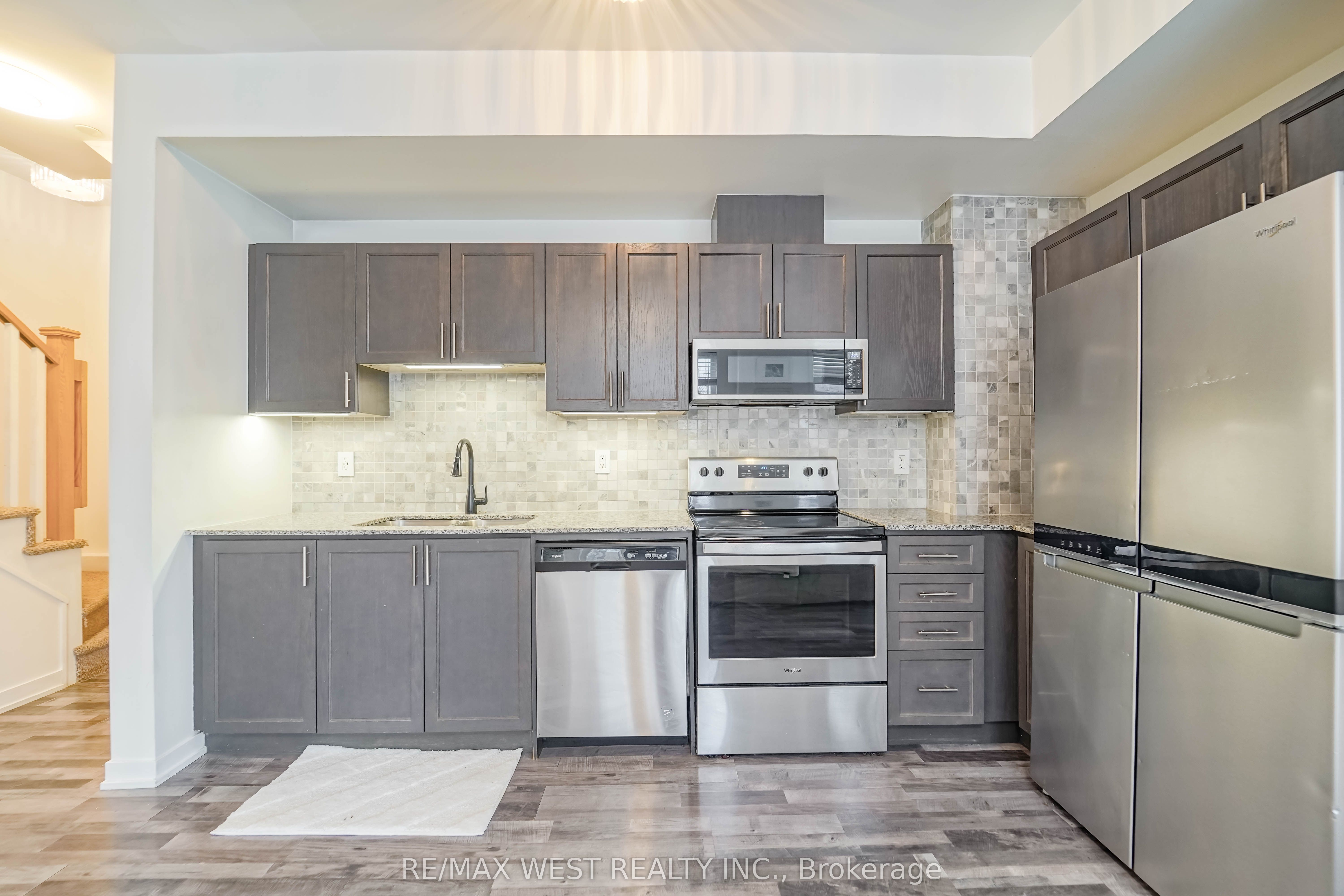 1460 Whites Road N 211, Pickering, ON L1V 0E8 photo 4