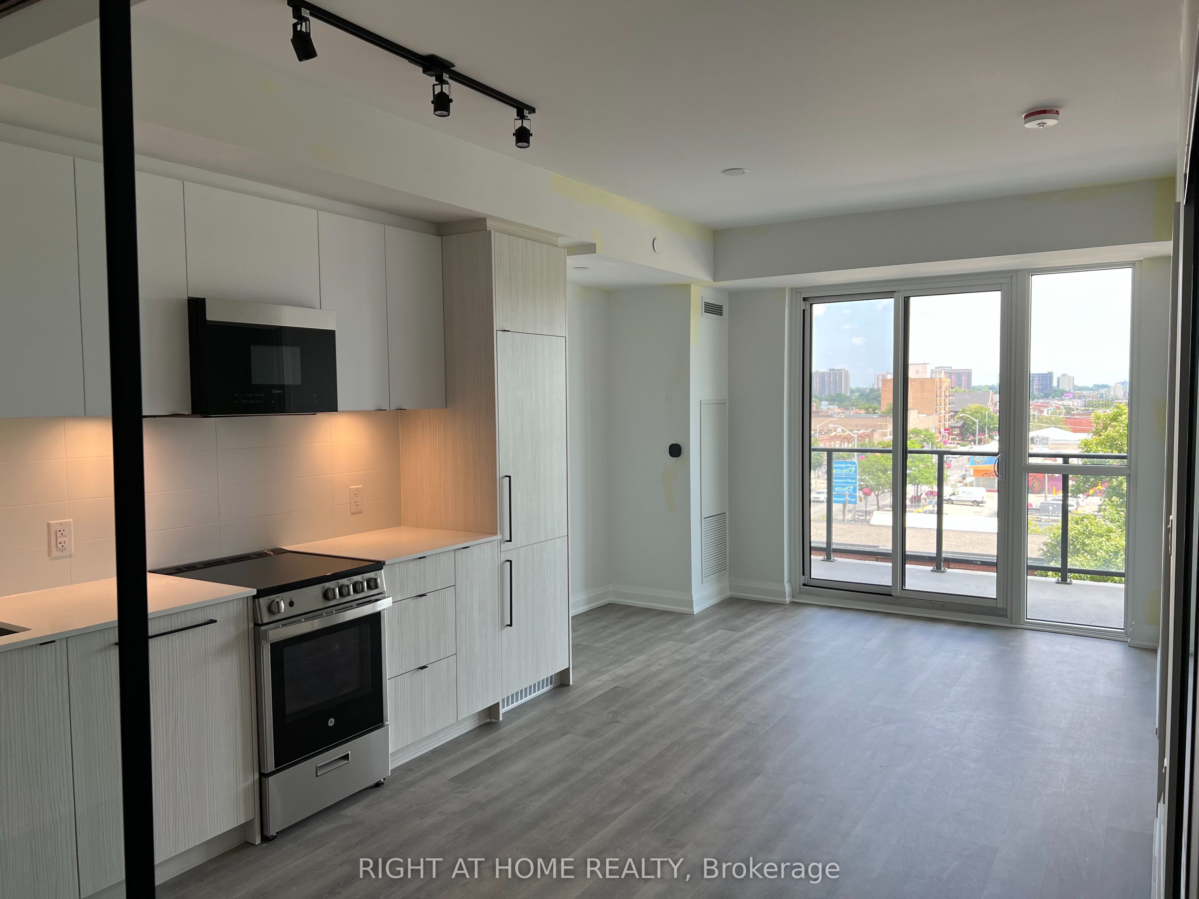 2369 Danforth Avenue 510, Toronto, ON M4C 0B1 photo 4