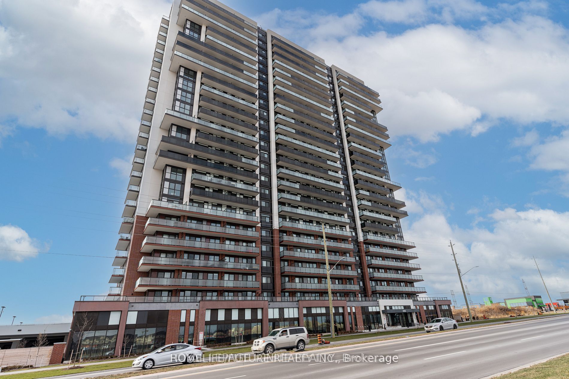2550 Simcoe Street N 407, Oshawa, ON L1L 0R5 photo 3