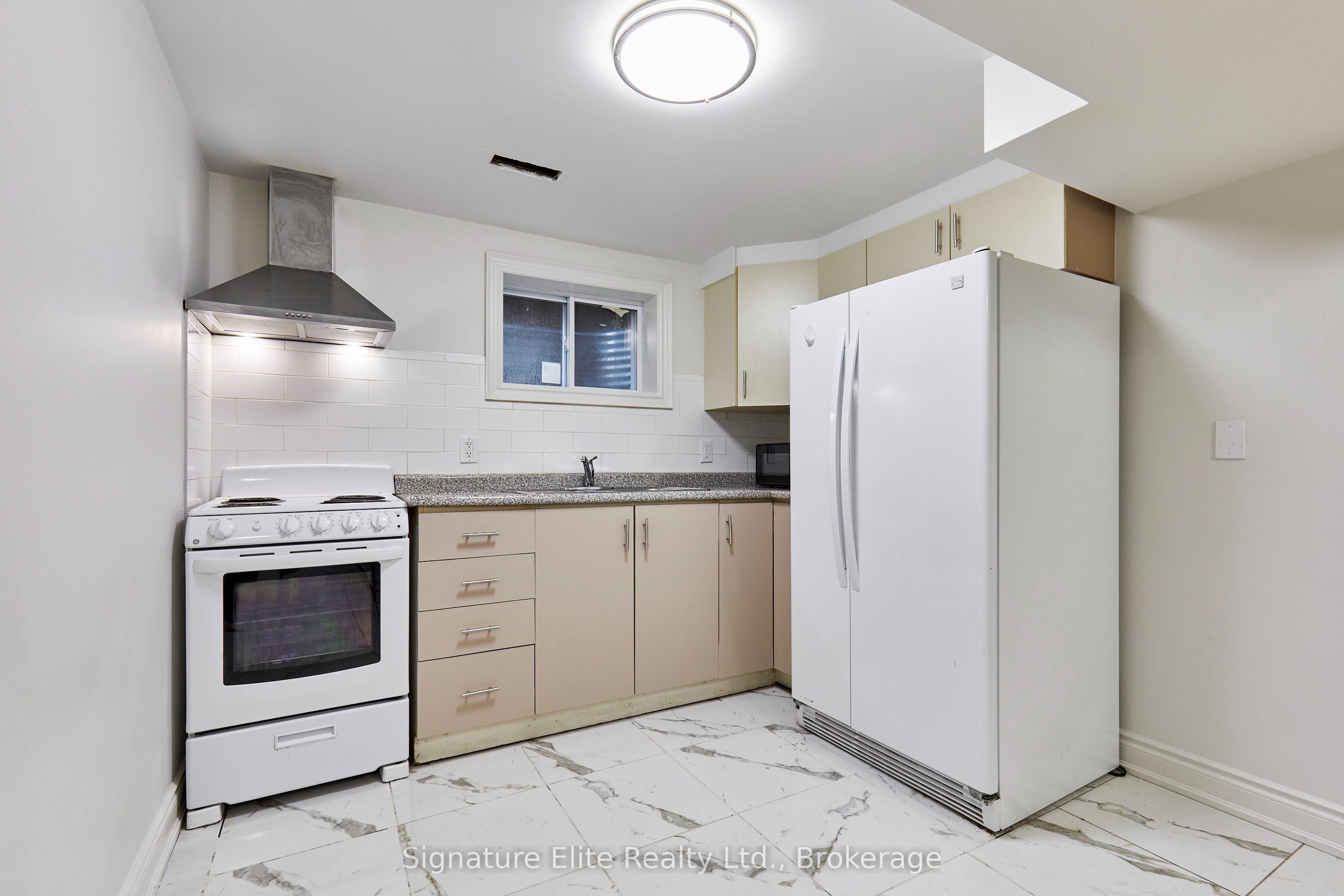 37 Tarsus Crescent Bsmt, Toronto, ON M1C 3W6 photo 2