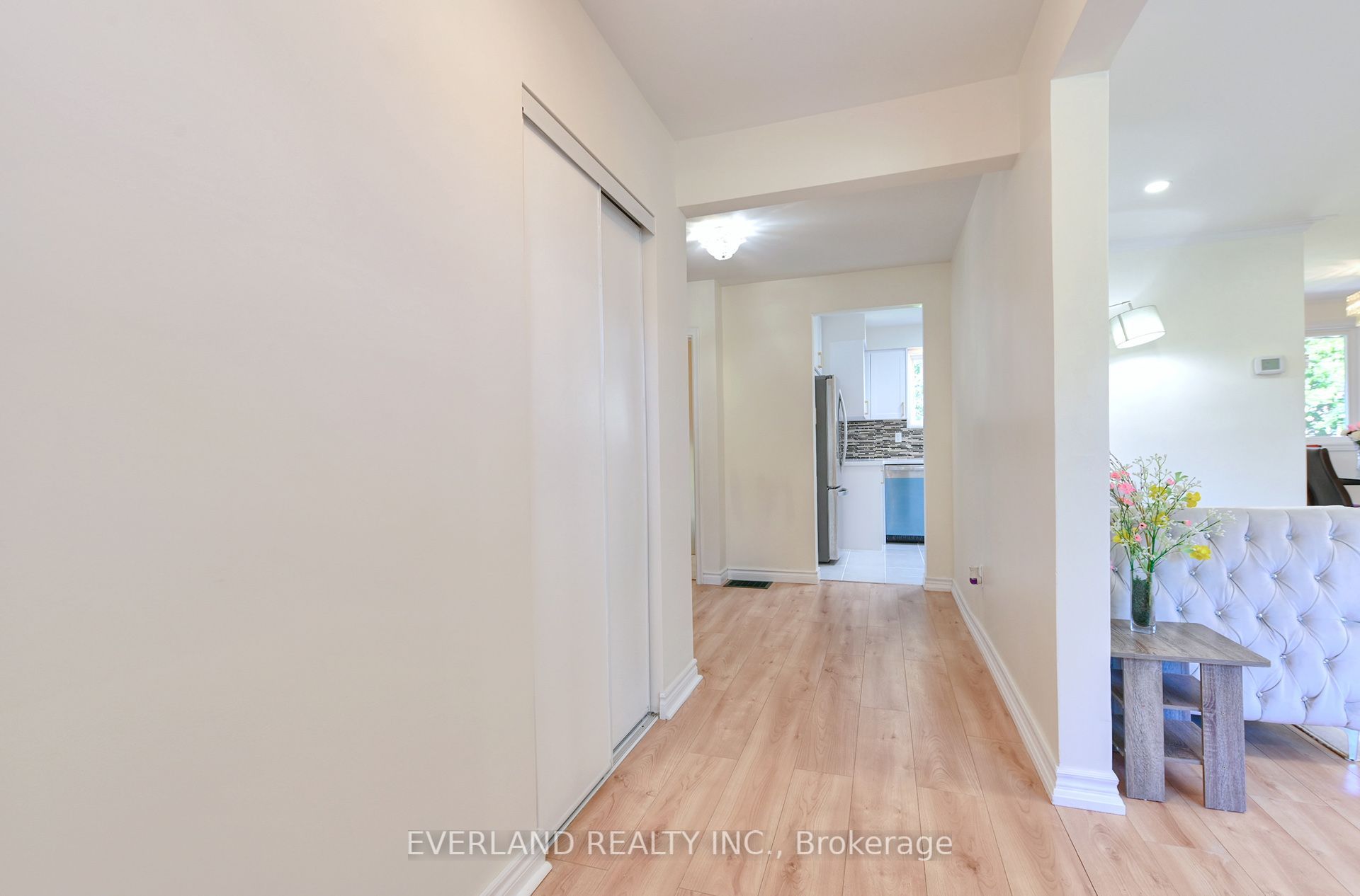 52 Fairglen Avenue, Toronto, ON M1T 1G7 photo 2