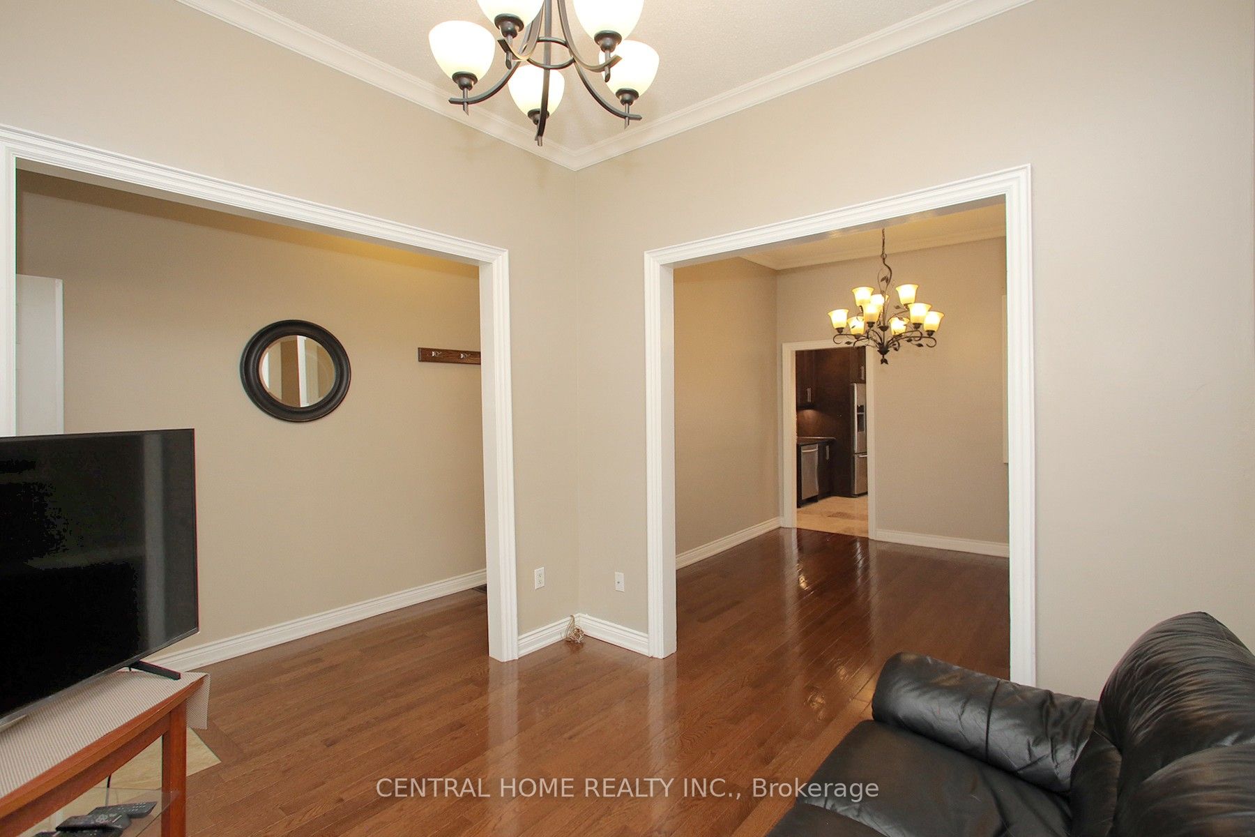106 Carlaw Avenue, Toronto, ON M4M 2R7 photo 2