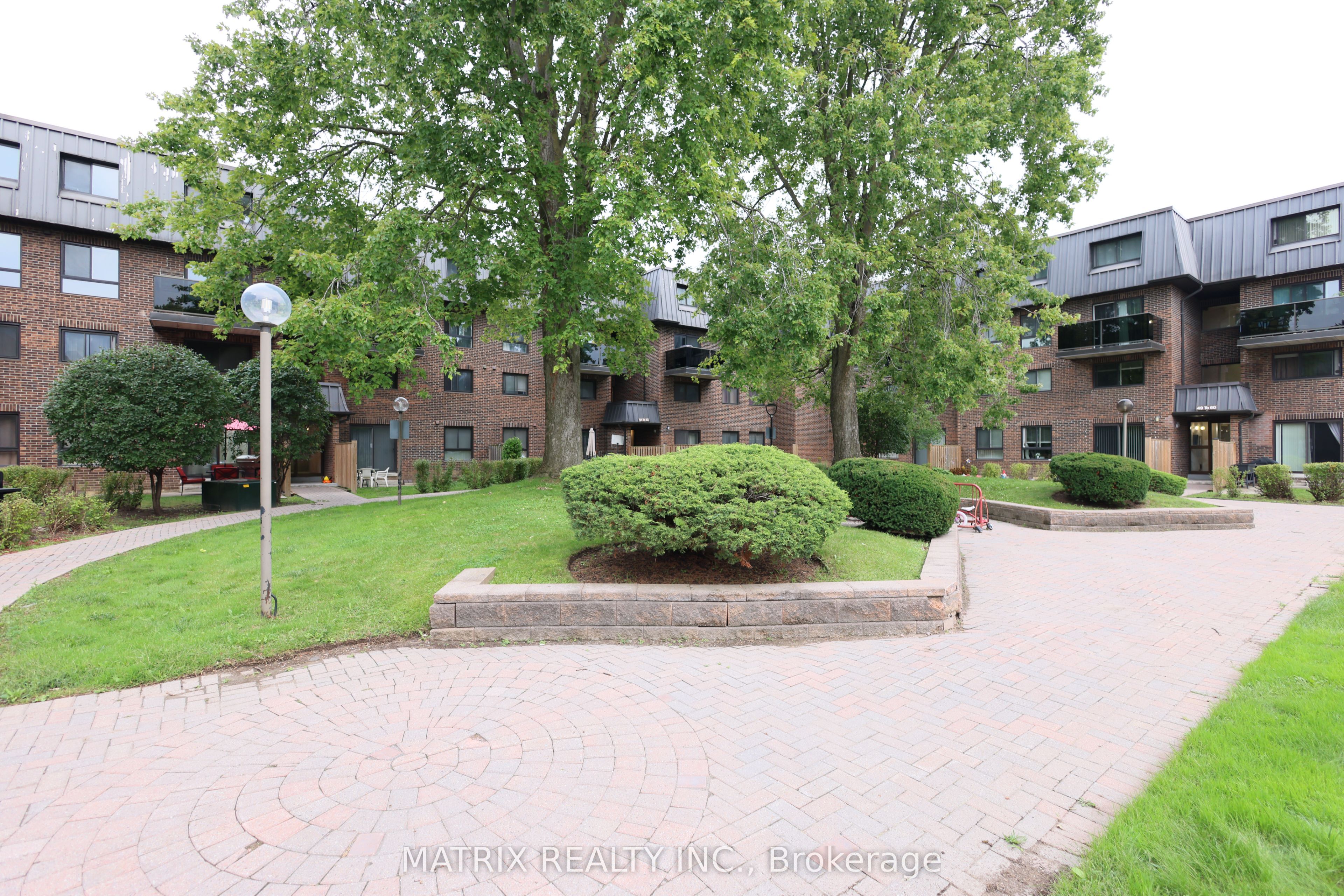 53 Taunton Road E 91, Oshawa, ON L1G 3T6 photo 3