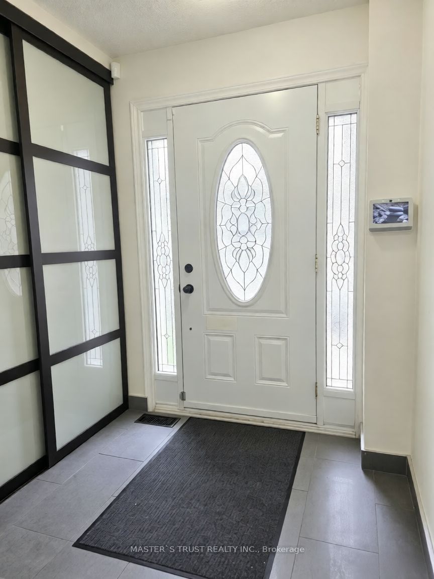 22 O'Halloran Crescent, Toronto, ON M1V 2C3 photo 2
