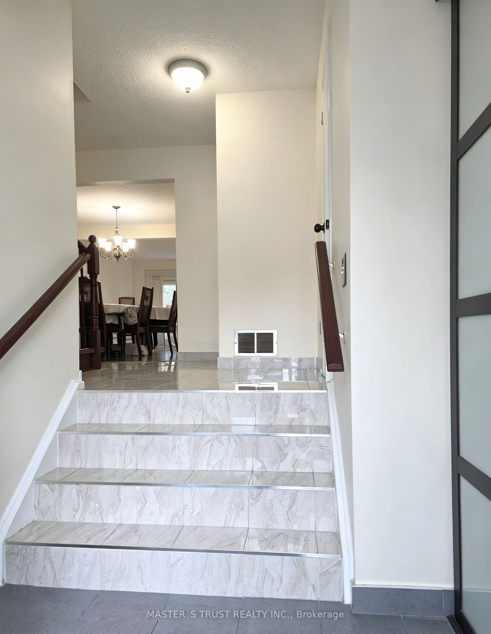 22 O'Halloran Crescent, Toronto, ON M1V 2C3 photo 3