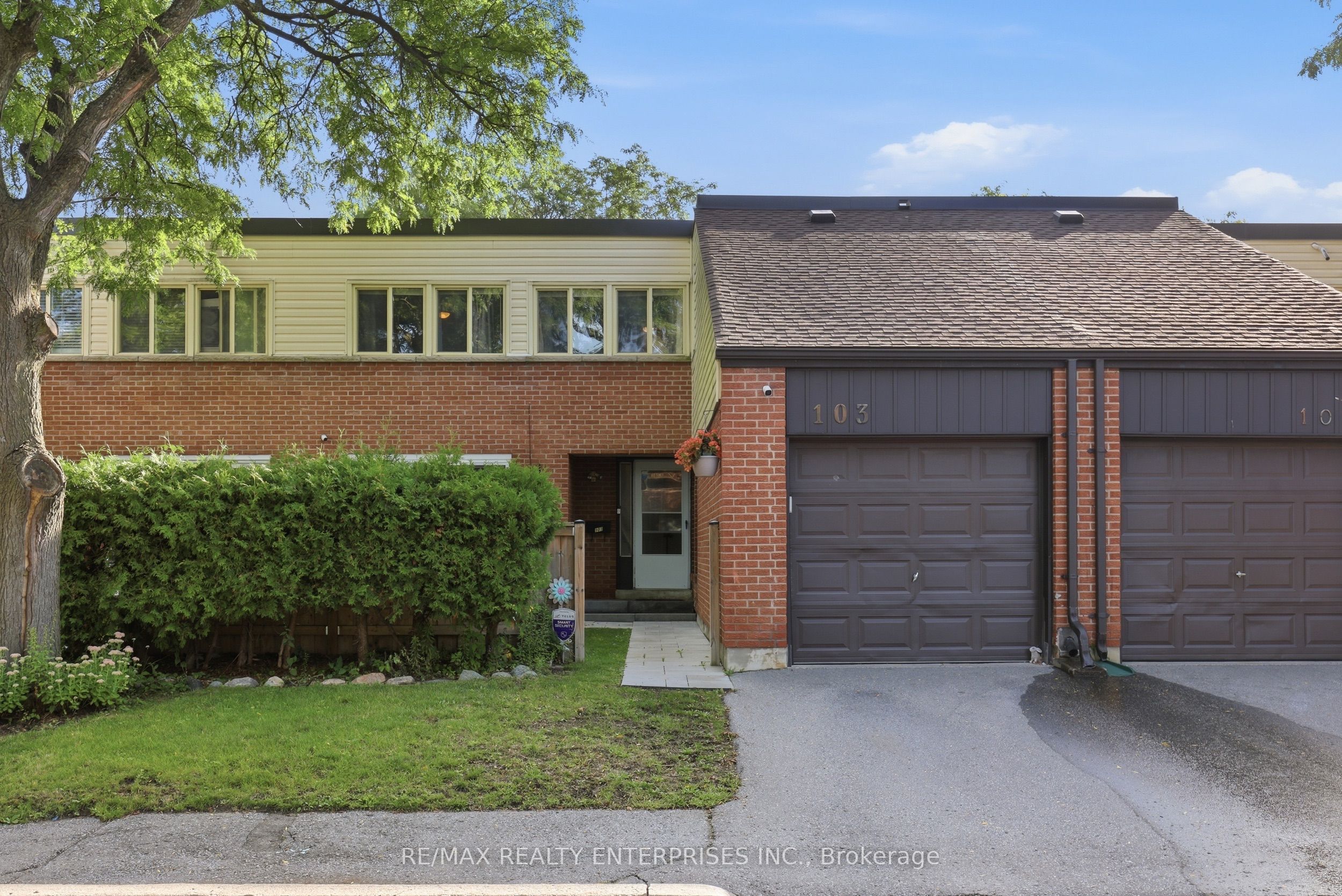 155 Glovers Road 103, Oshawa, ON L1G 7A4 photo 2