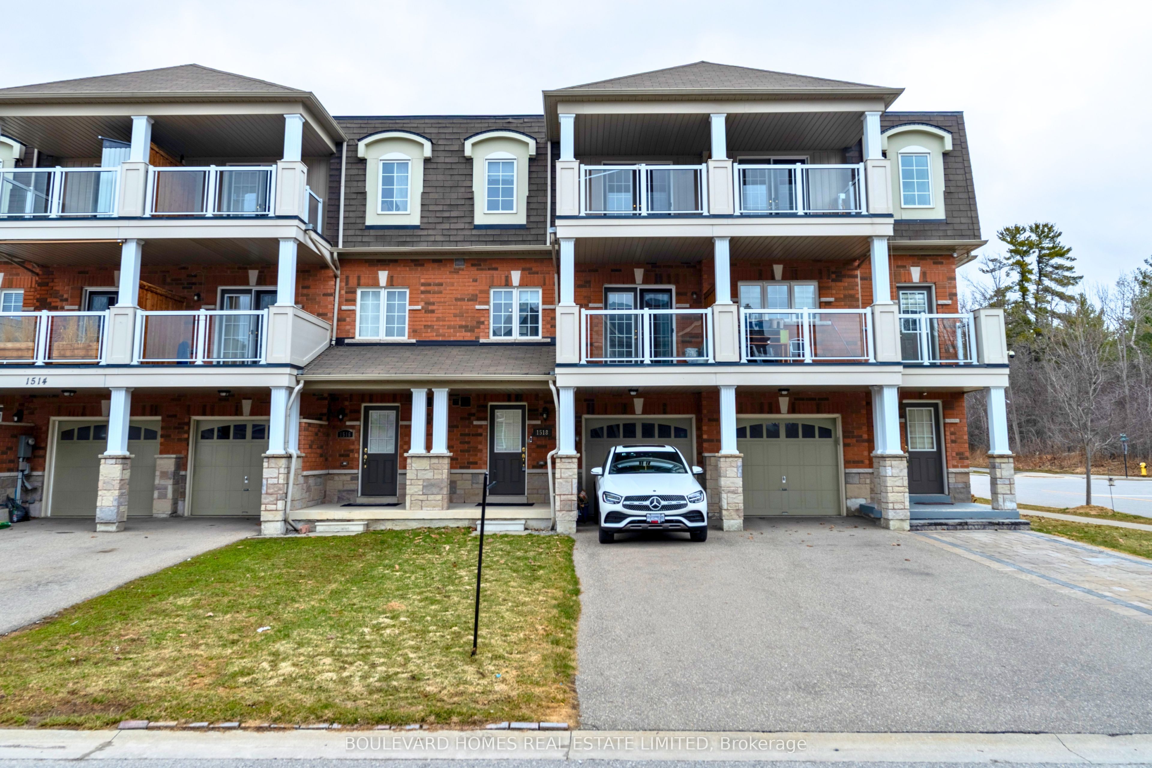 1518 Shepway Mews, Pickering, ON L1X 0C7