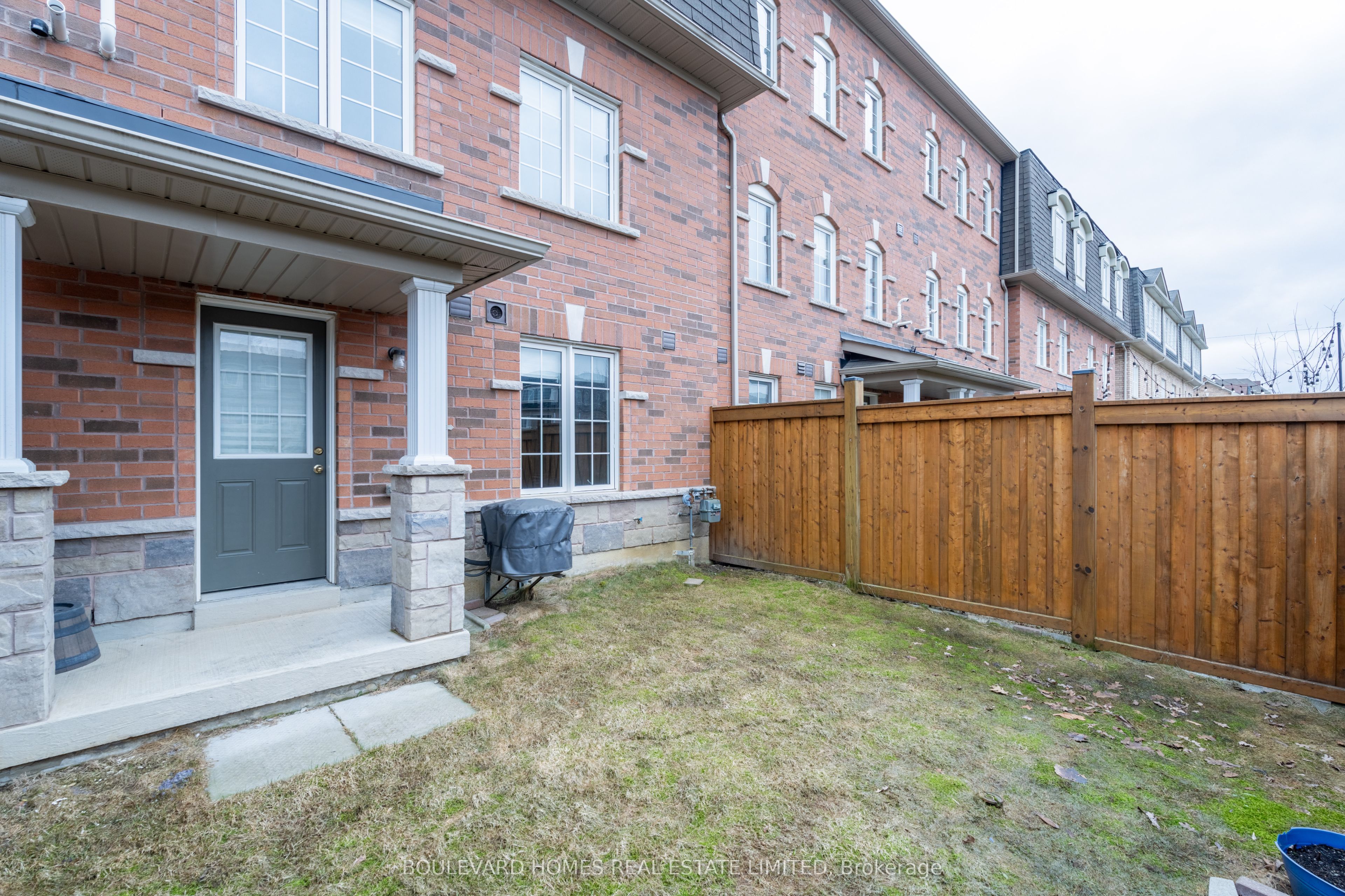 1518 Shepway Mews, Pickering, ON L1X 0C7 photo 2