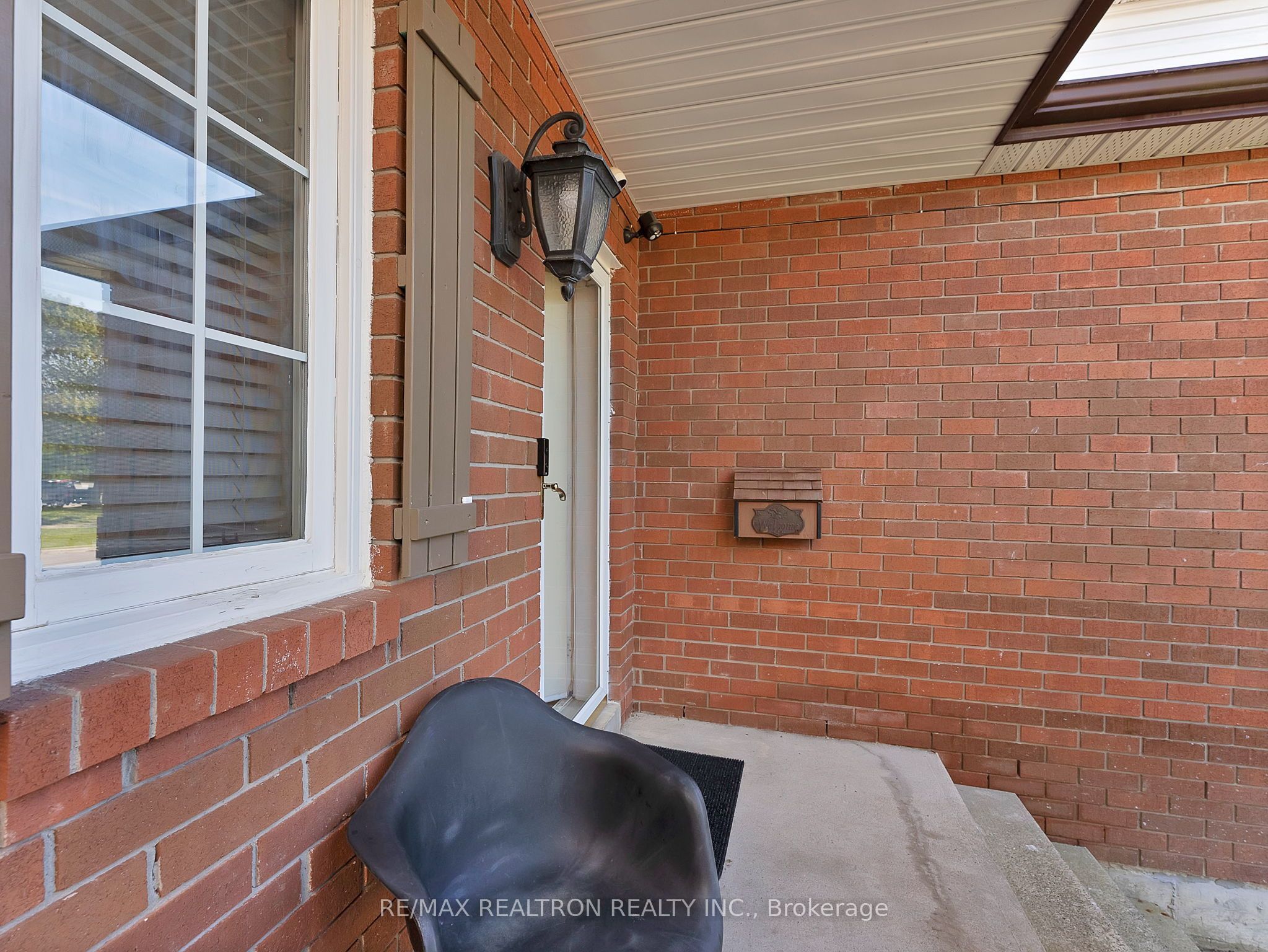 83 Crawforth Street, Whitby, ON L1N 9K9 photo 2
