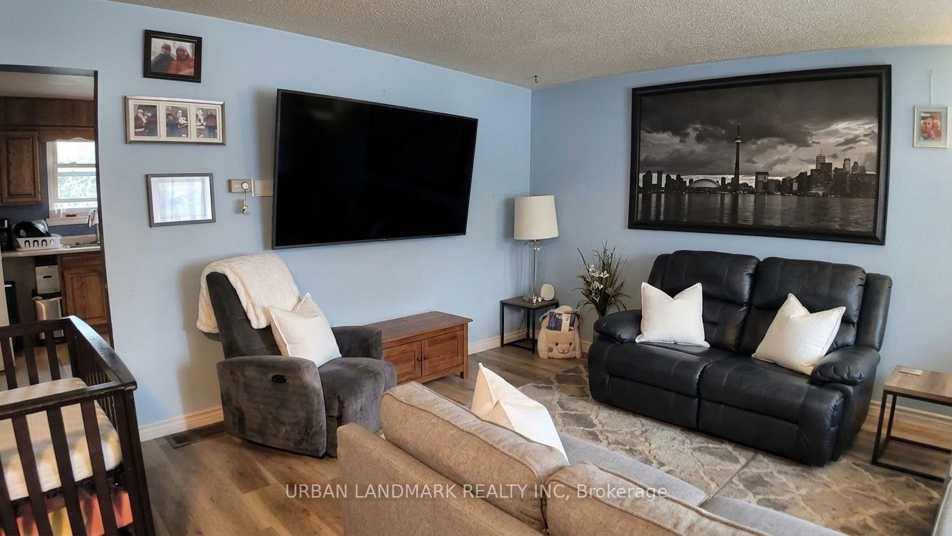 329 Durham Court, Oshawa, ON L1J 1W8 photo 2
