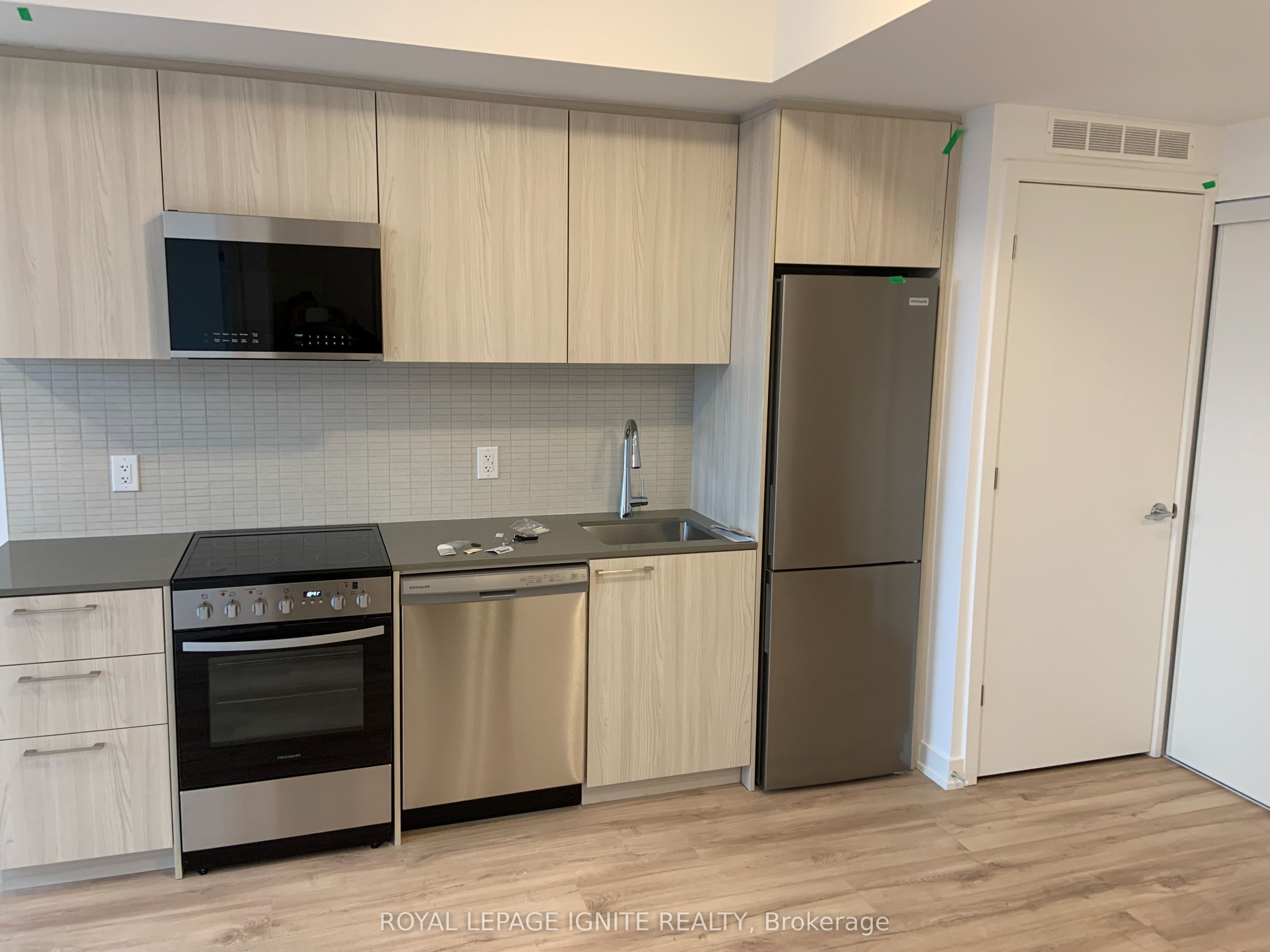 7439 Kingston Road 410, Toronto, ON M1B 5S3 photo 2