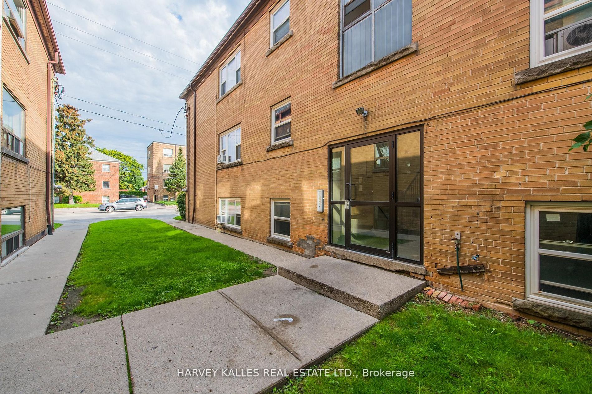 2905 St Clair Avenue E 8, Toronto, ON M4B 1N5 photo 4