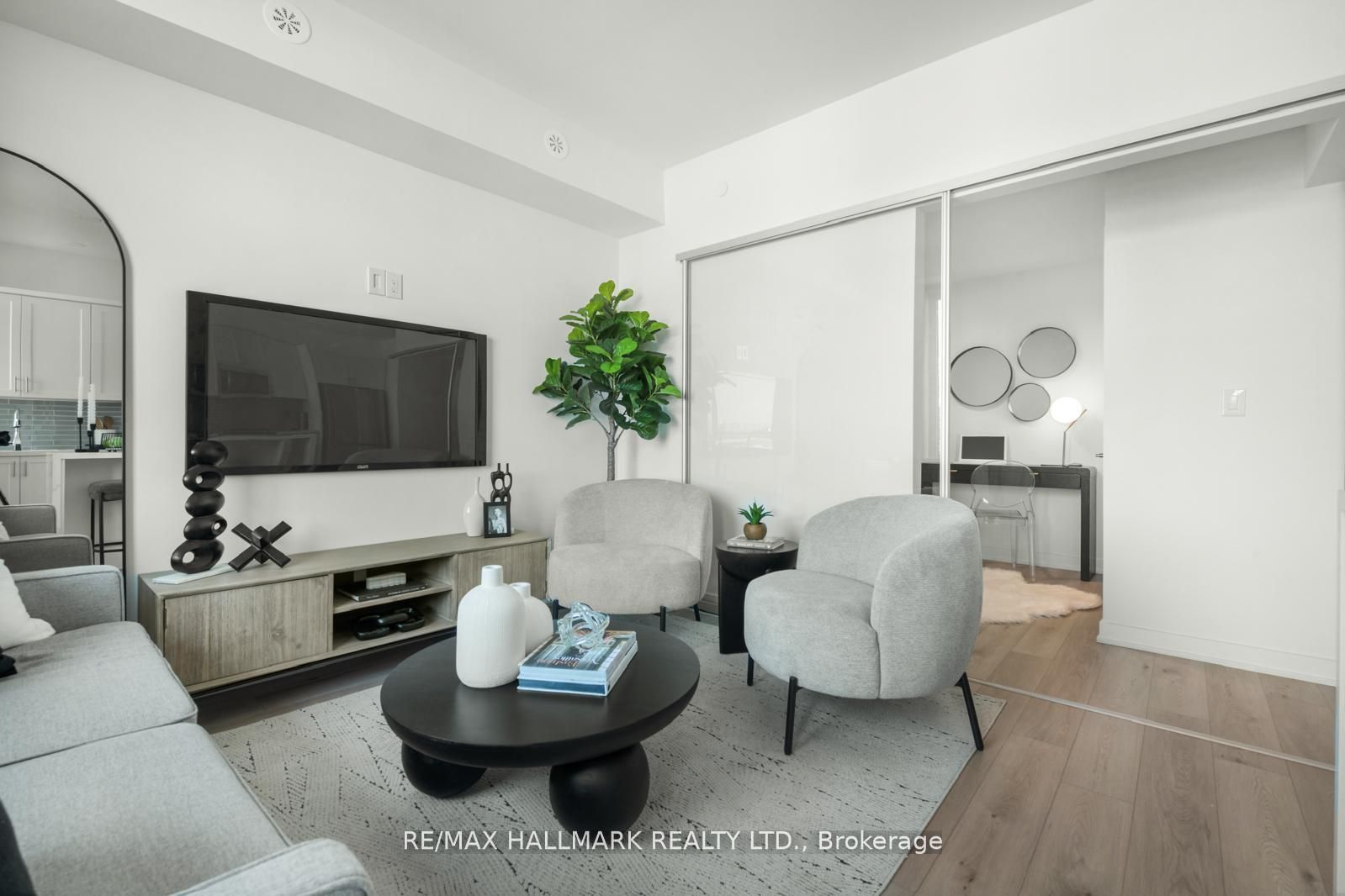 1499 O'Connor Drive 2, Toronto, ON M4B 2V5 photo 2