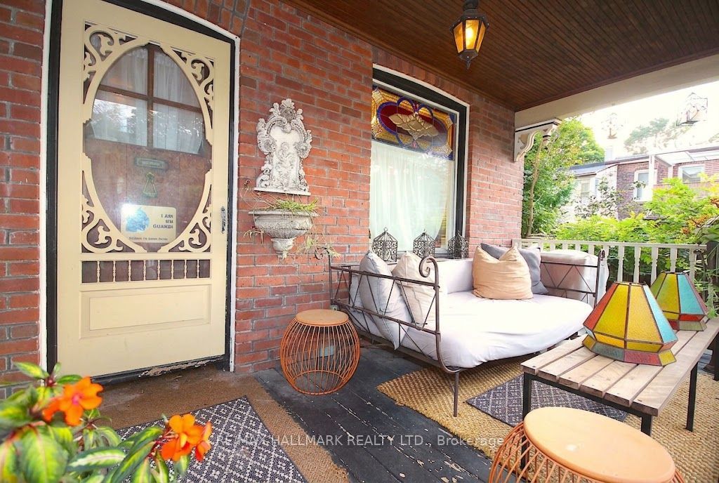 91 Ivy Avenue Upper, Toronto, ON M4L 2H8 photo 2