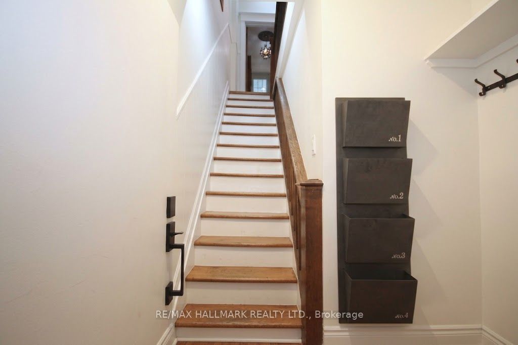 91 Ivy Avenue Upper, Toronto, ON M4L 2H8 photo 5