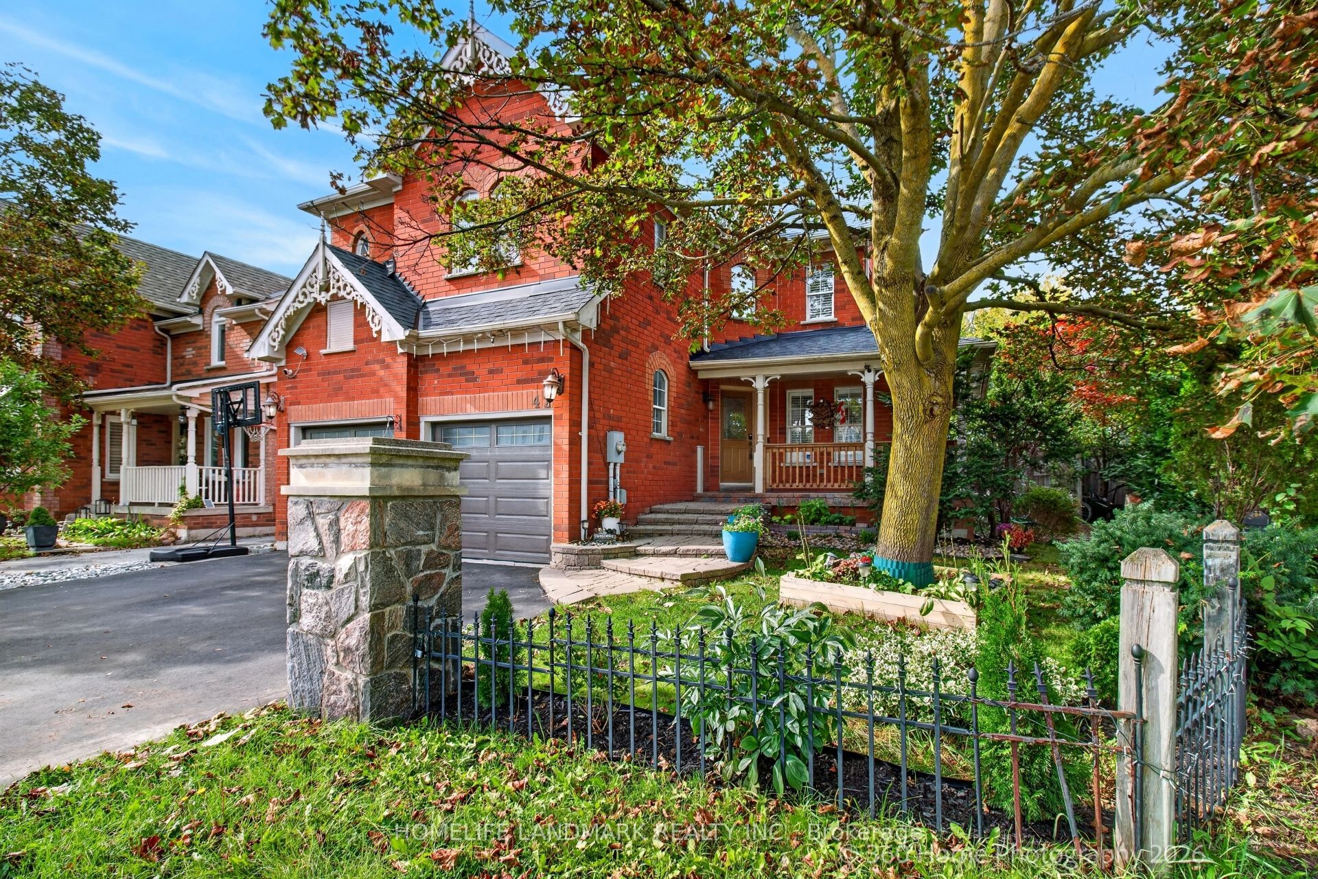42 Blackfriar Avenue, Whitby, ON L1M 1E4 photo 2