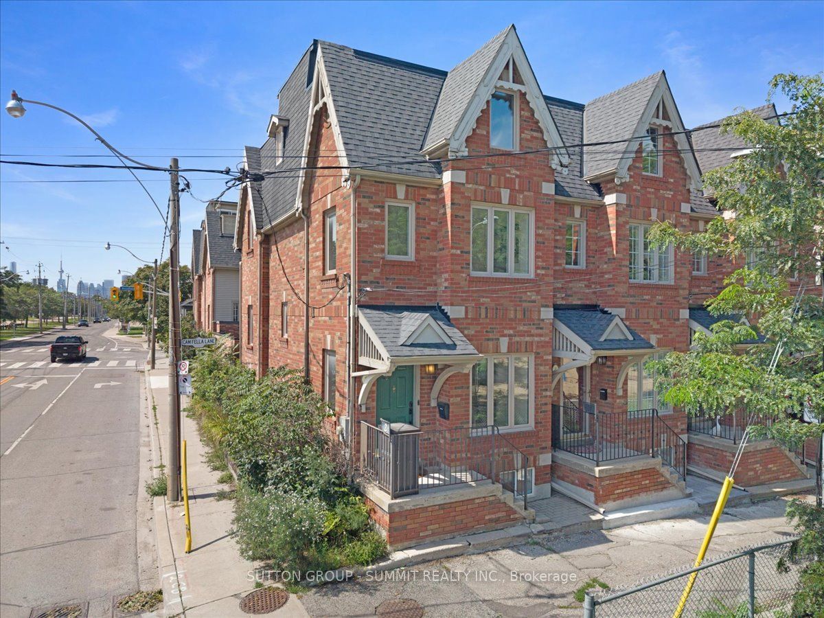 2 Cam Fella Lane, Toronto, ON M4L 3Z5 photo 2