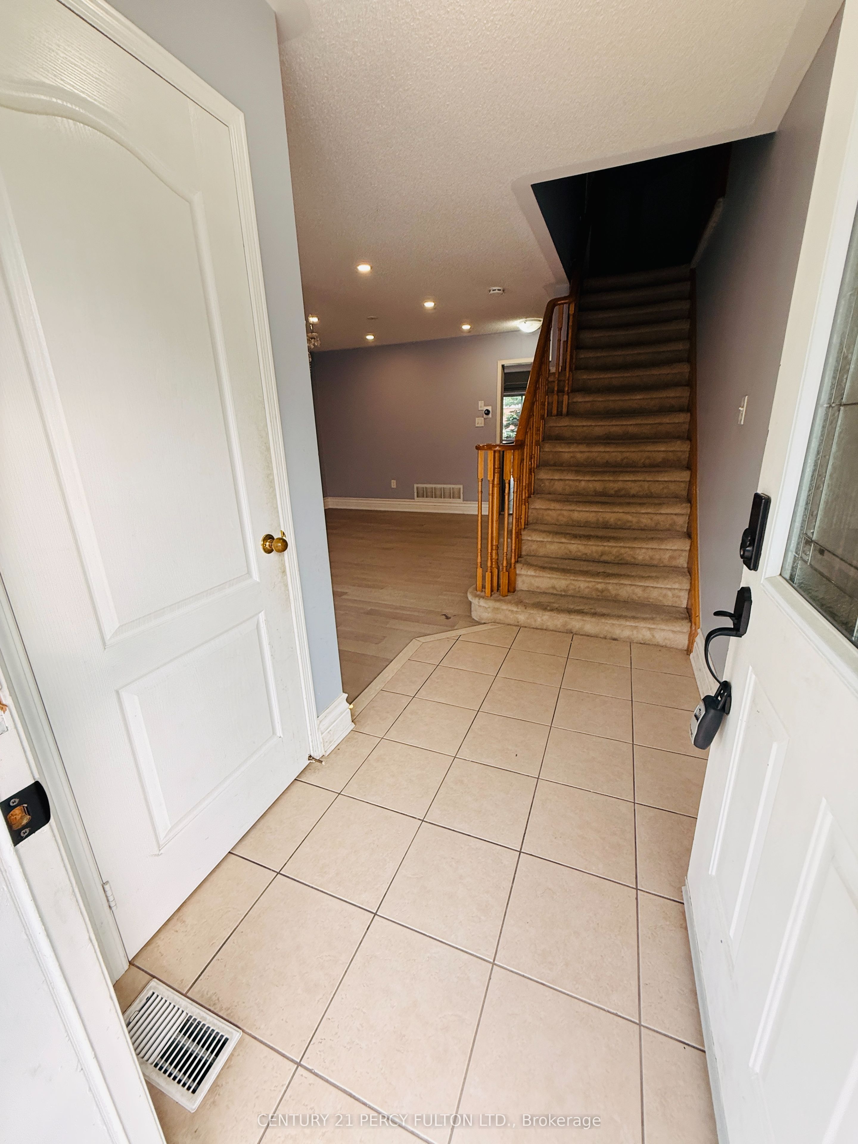 15 Armitage Crescent, Ajax, ON L1T 4G6 photo 2