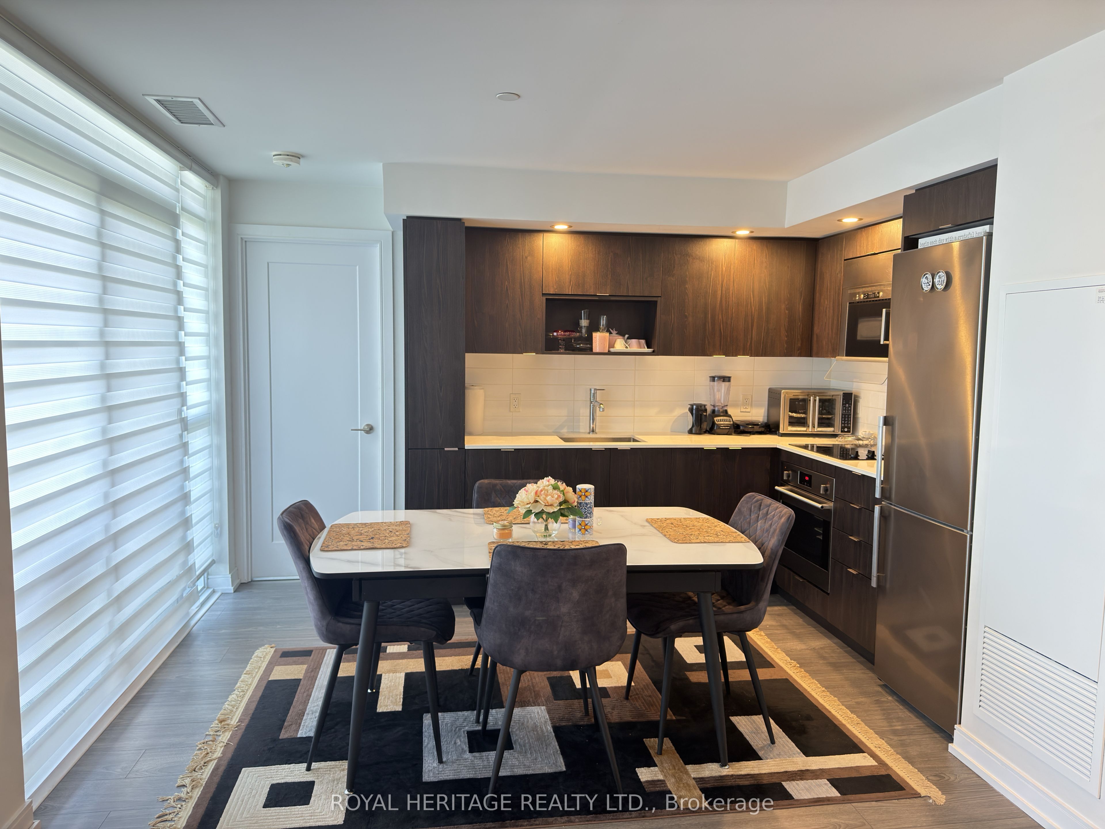 225 Village Green Square E 409, Toronto, ON M1S 0N4 photo 3