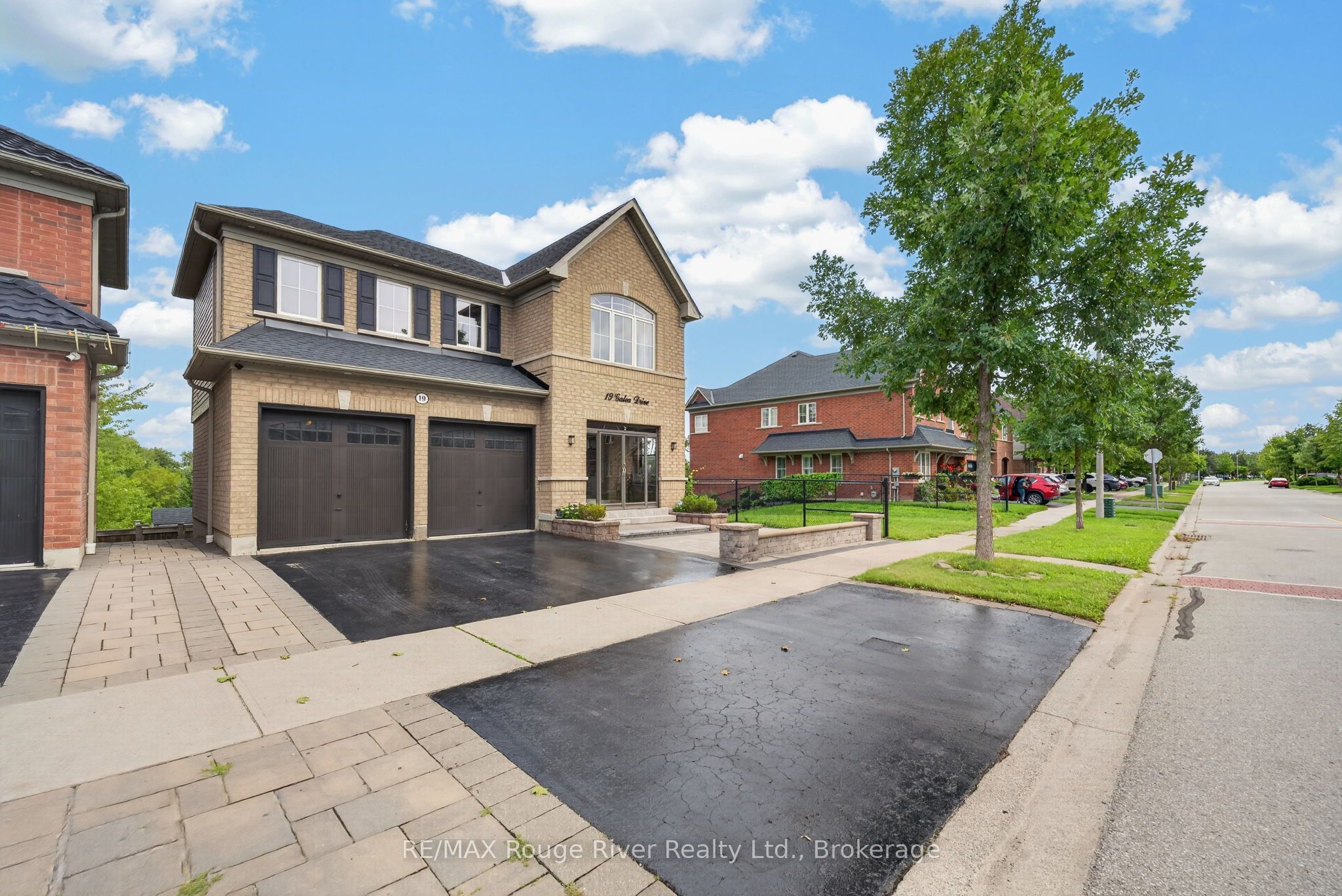 19 Galea Drive, Ajax, ON L1Z 0J7 photo 2