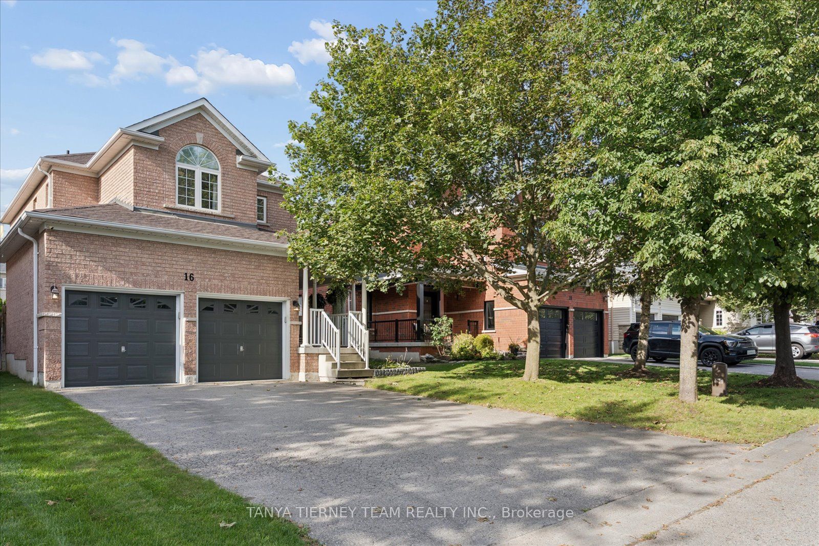 16 Corianne Avenue, Whitby, ON L1M 2J2 photo 2