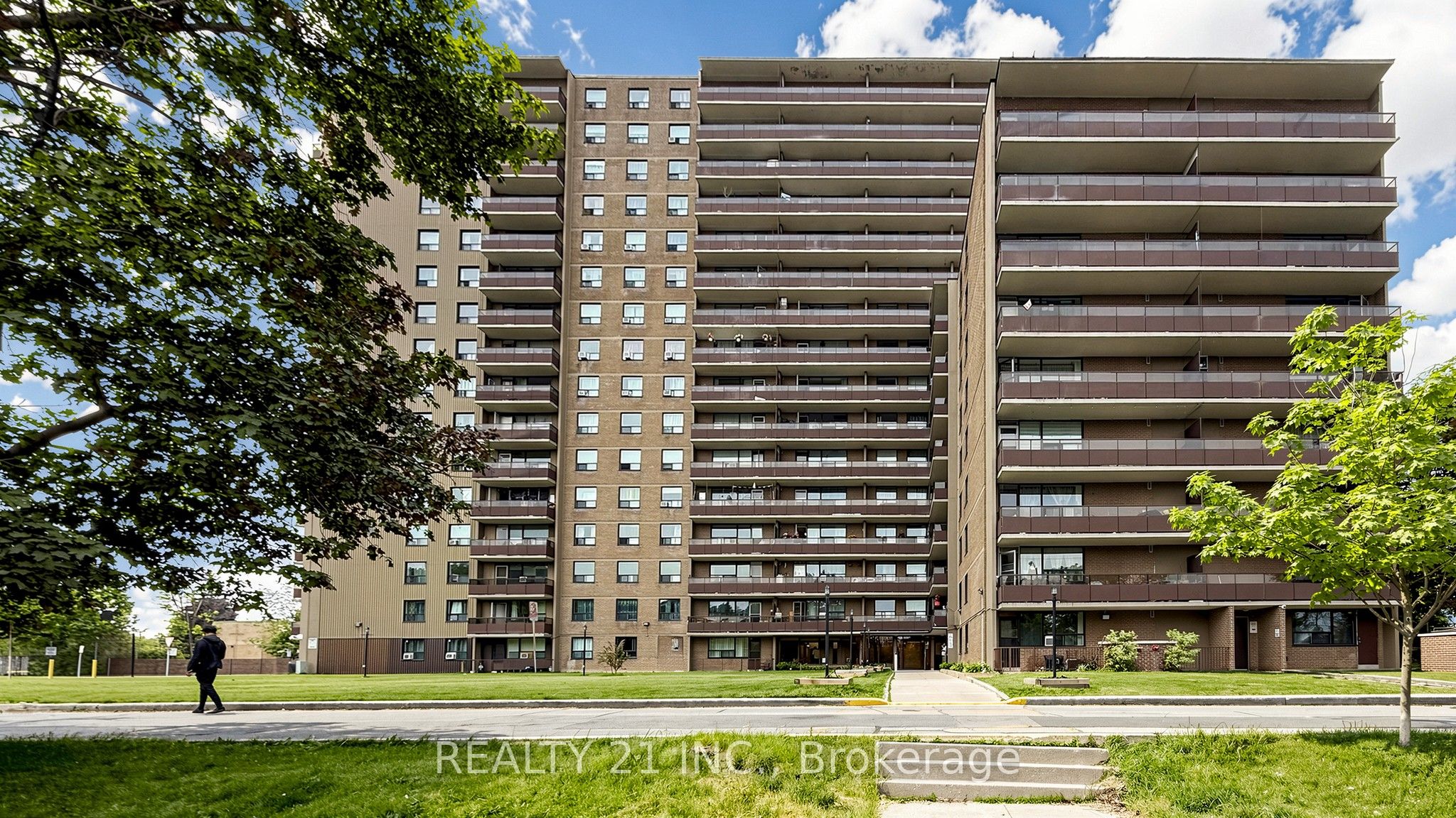 180 Markham Road 819, Toronto, ON M1M 2Z9 photo 3