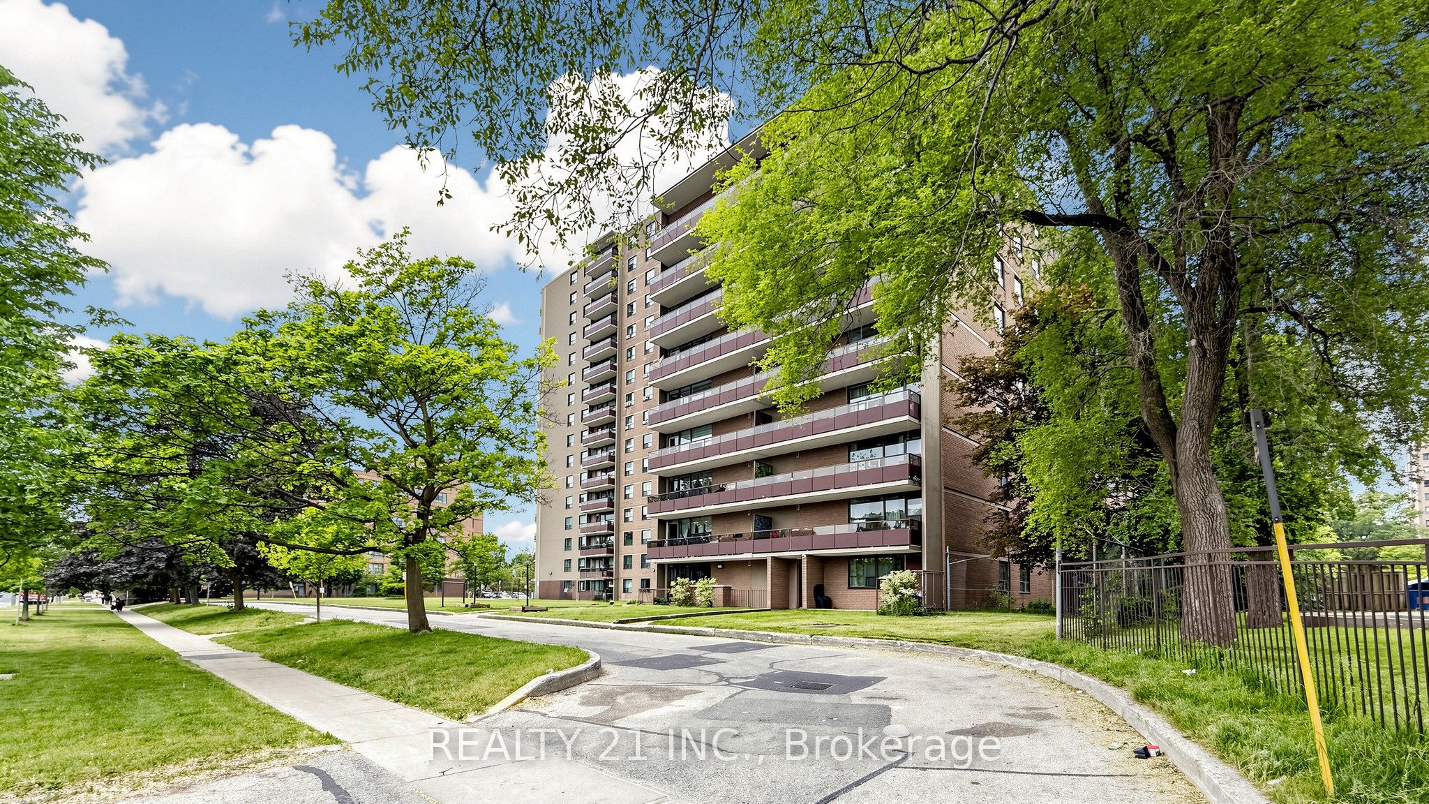 180 Markham Road 819, Toronto, ON M1M 2Z9 photo 5
