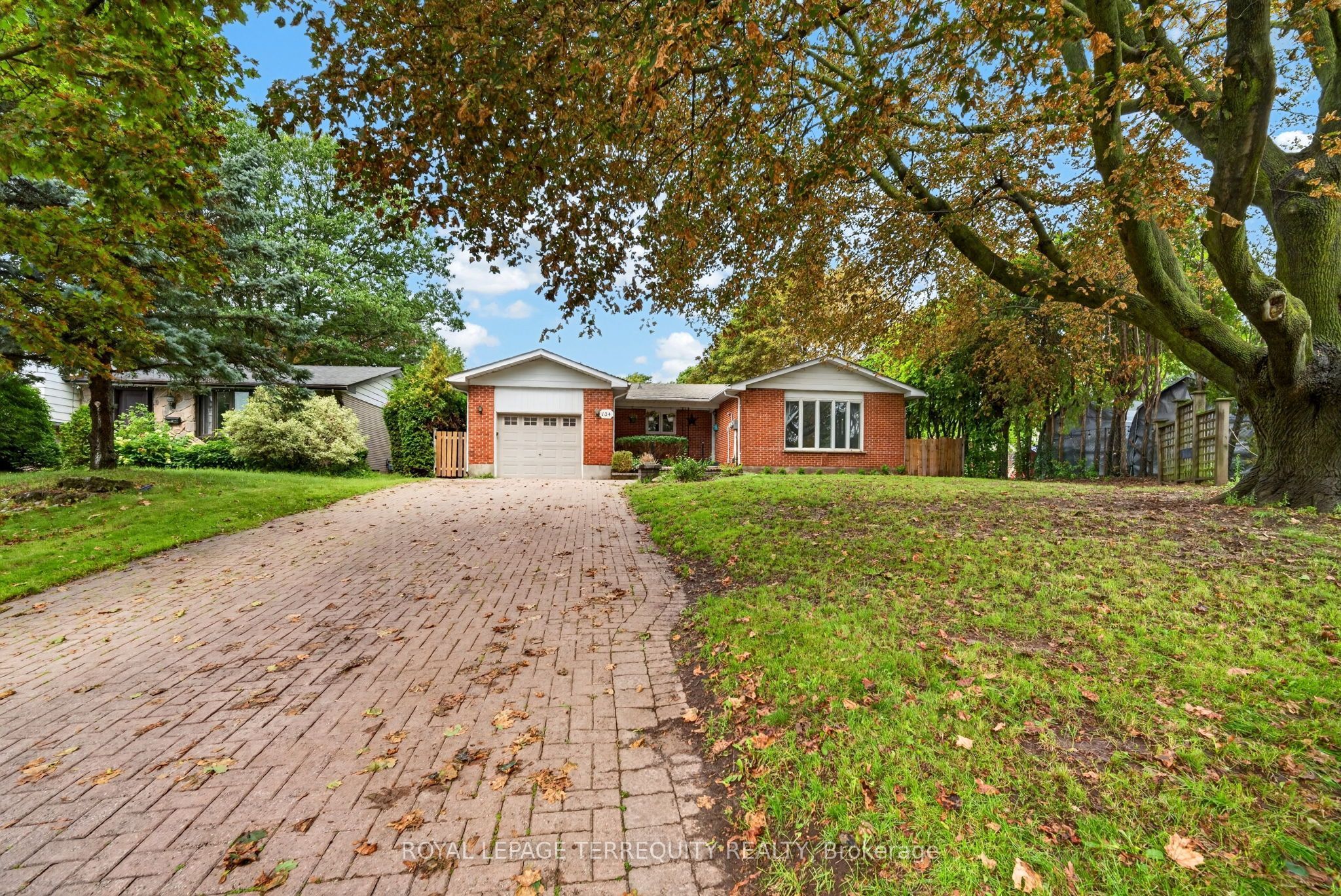 134 Switzer Drive, Oshawa, ON L1G 3J7 photo 2
