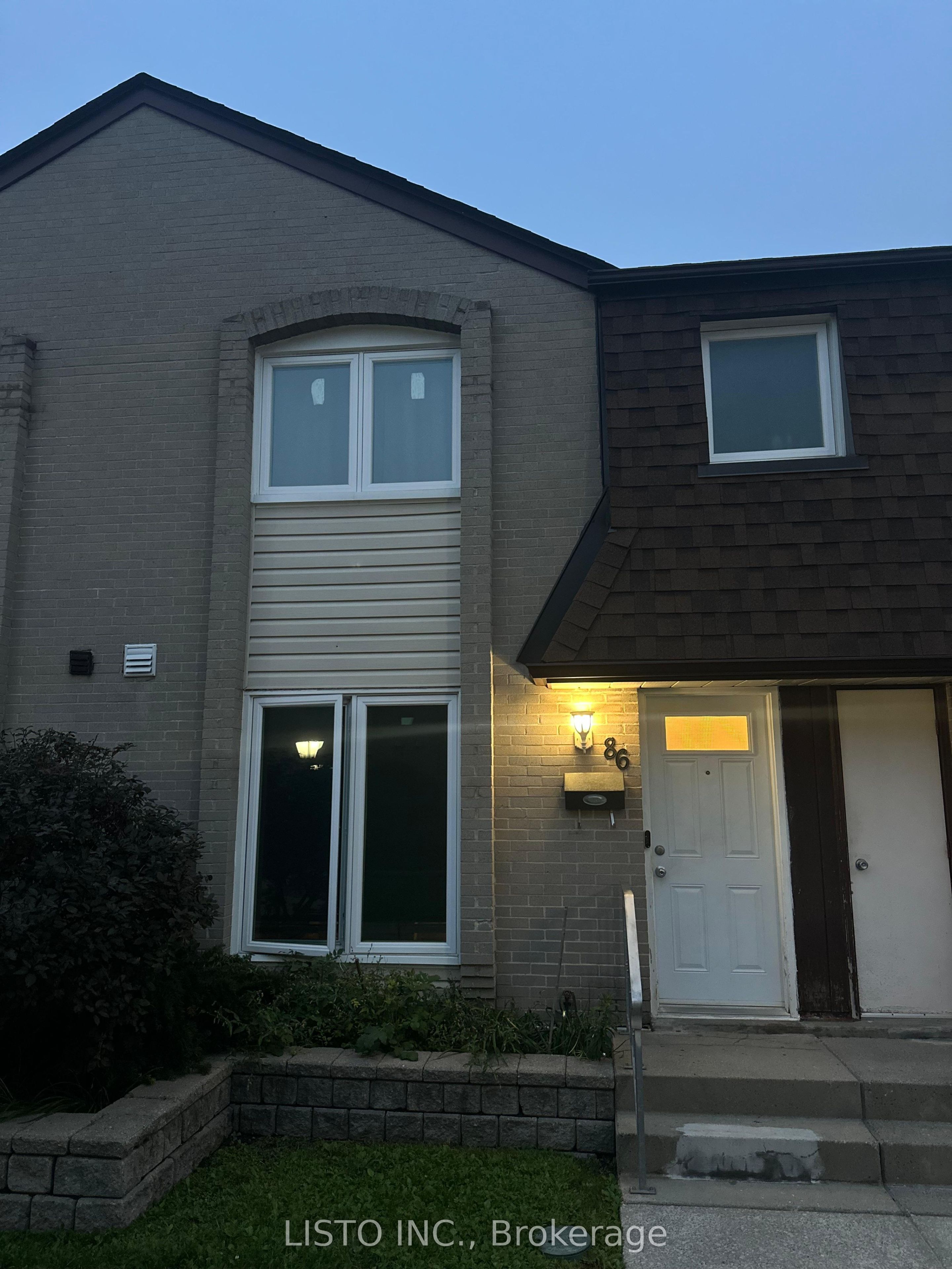 21 Livonia Place 50, Toronto, ON M1E 4W5