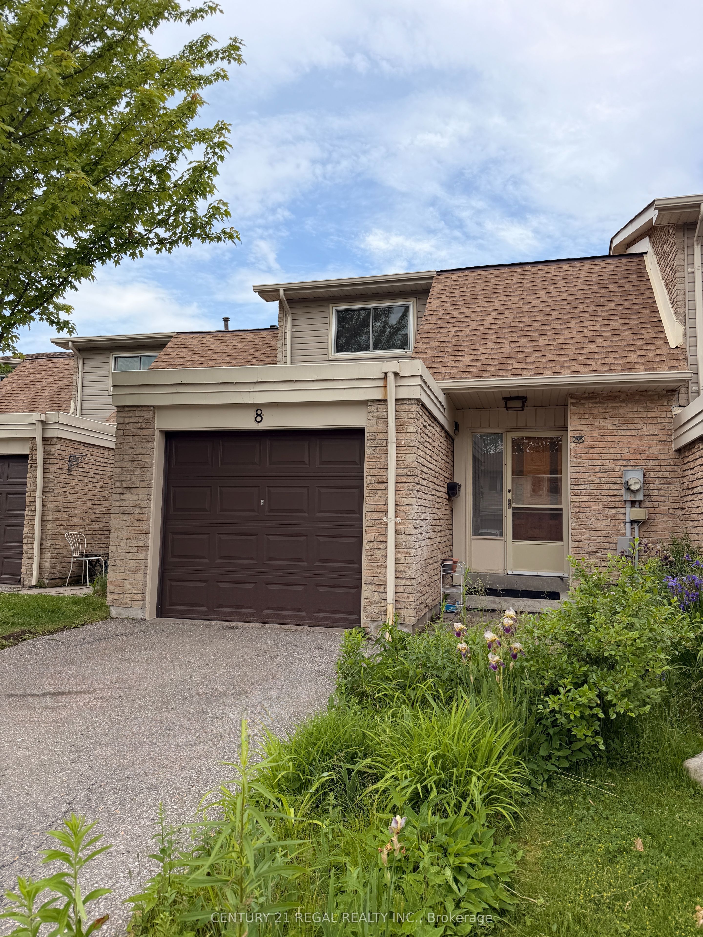 8 Chamberlain Court, Ajax, ON L1S 3M7 photo 2