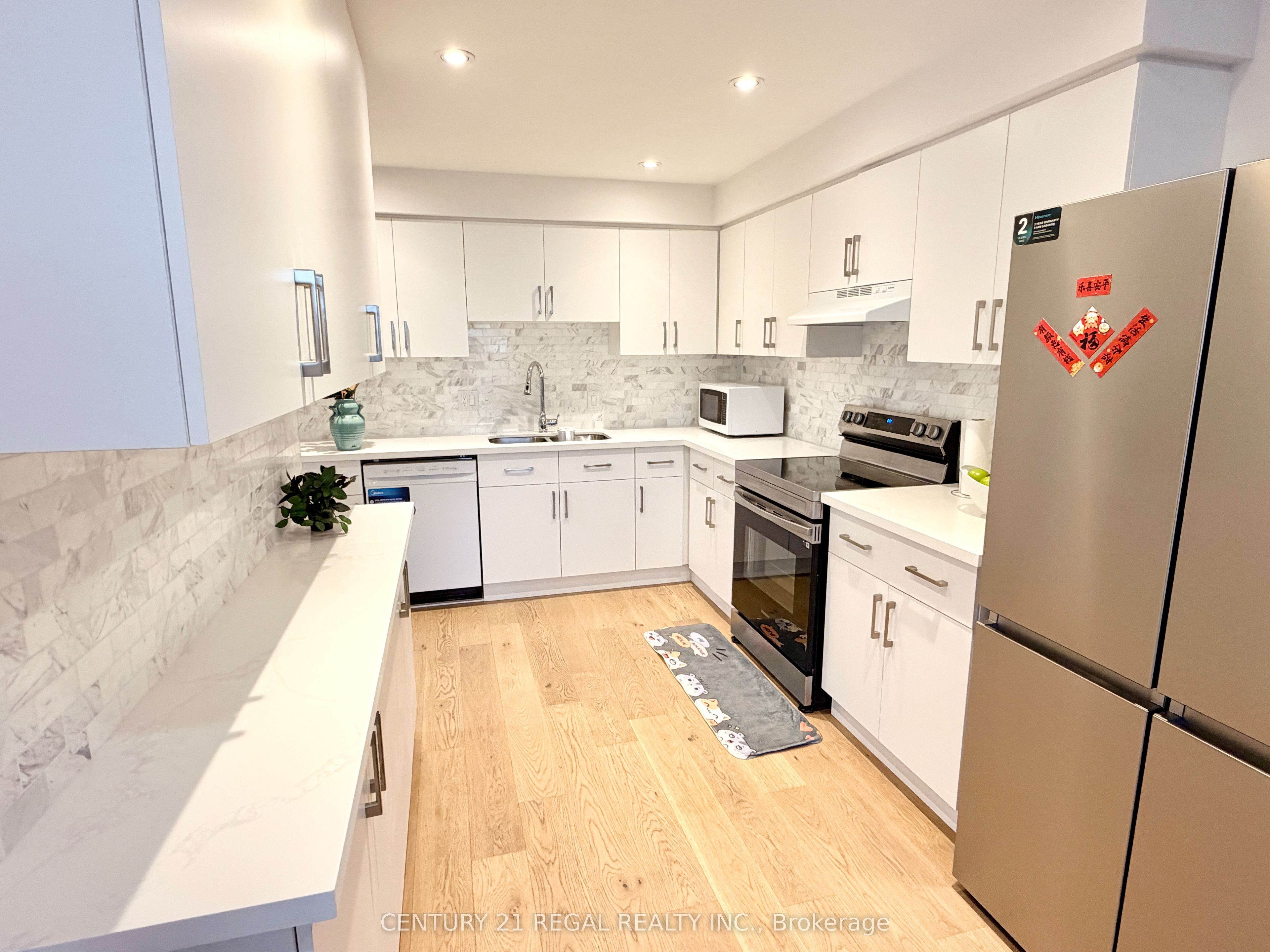 8 Chamberlain Court, Ajax, ON L1S 3M7 photo 4
