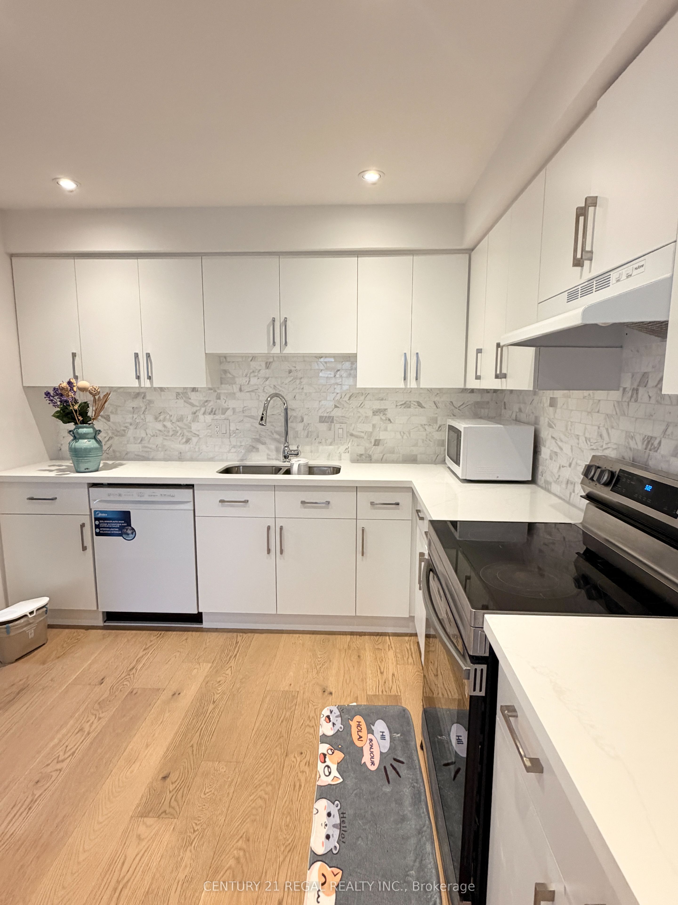 8 Chamberlain Court, Ajax, ON L1S 3M7 photo 5