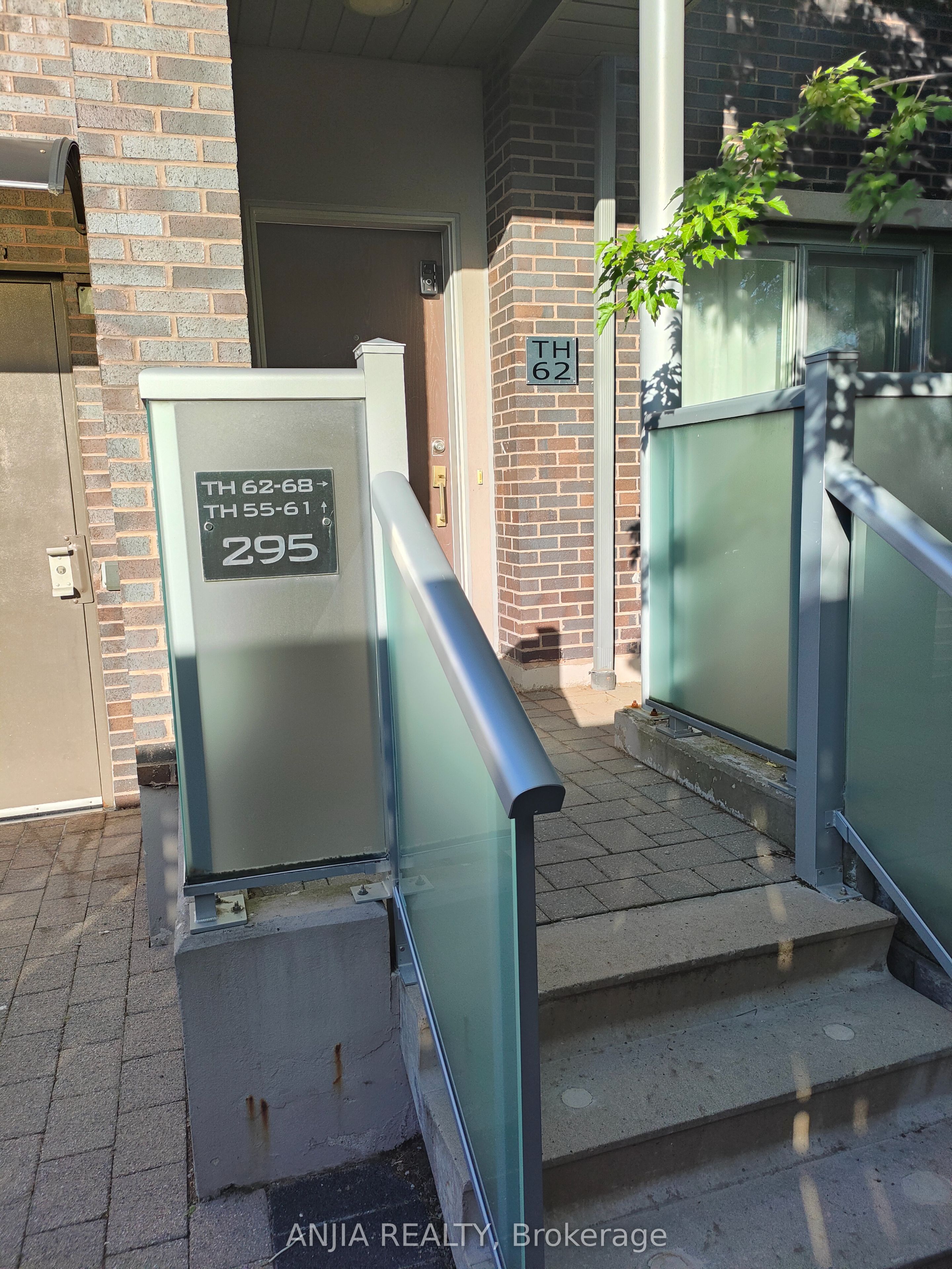 295 Village Green Square 62, Toronto, ON M1S 0L2 photo 2