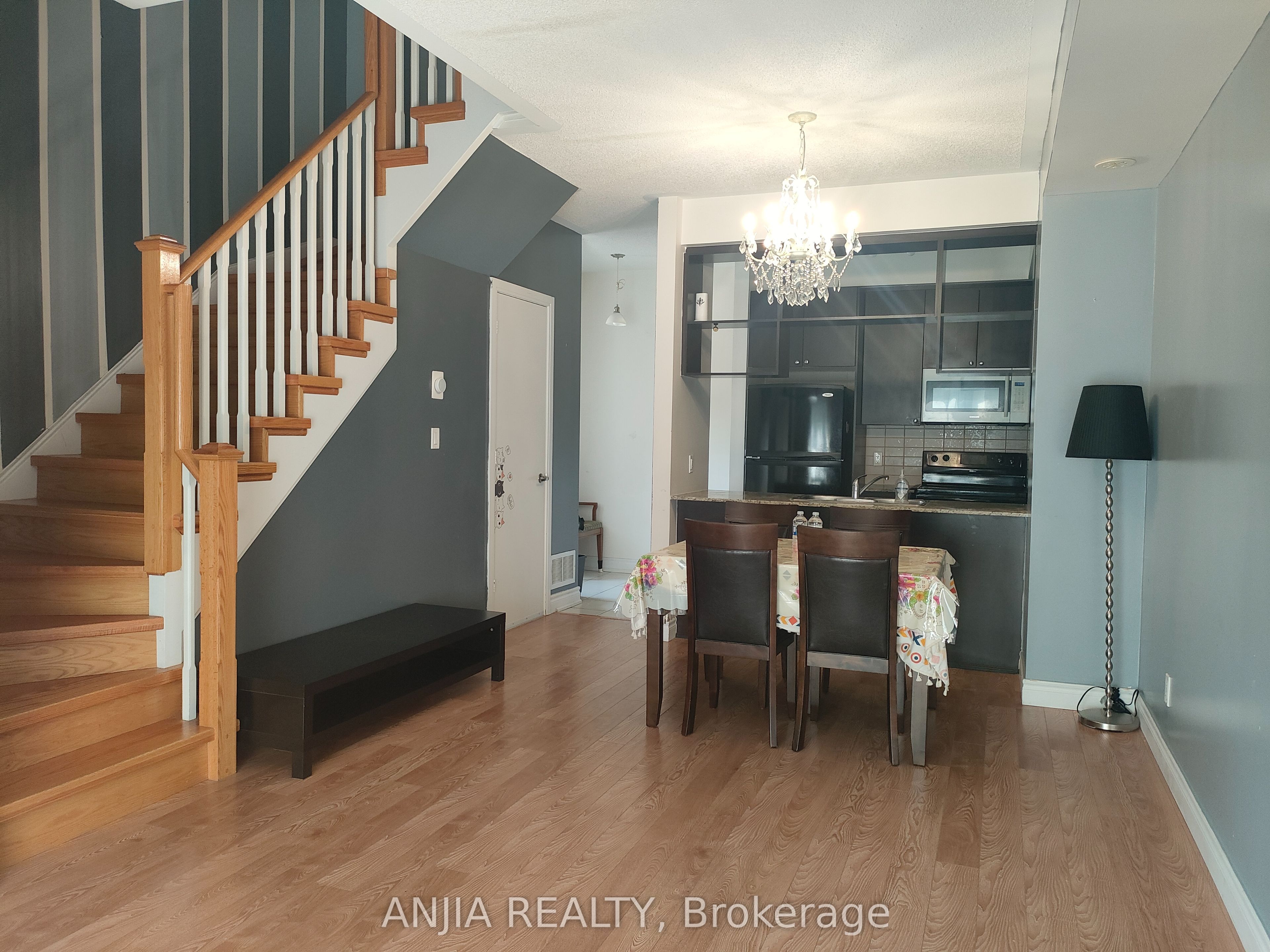 295 Village Green Square 62, Toronto, ON M1S 0L2 photo 3