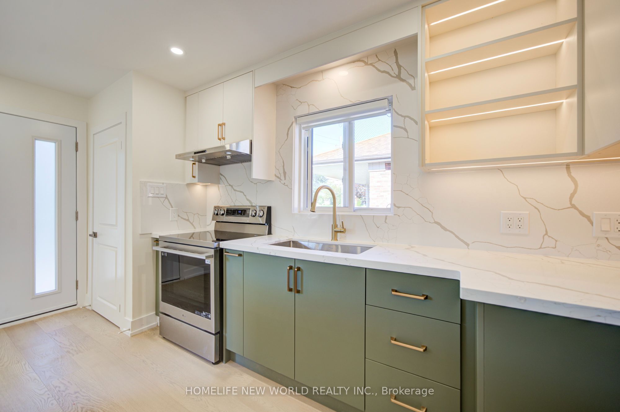 88 Ellendale Drive Main, Toronto, ON M1P 1N5 photo 3