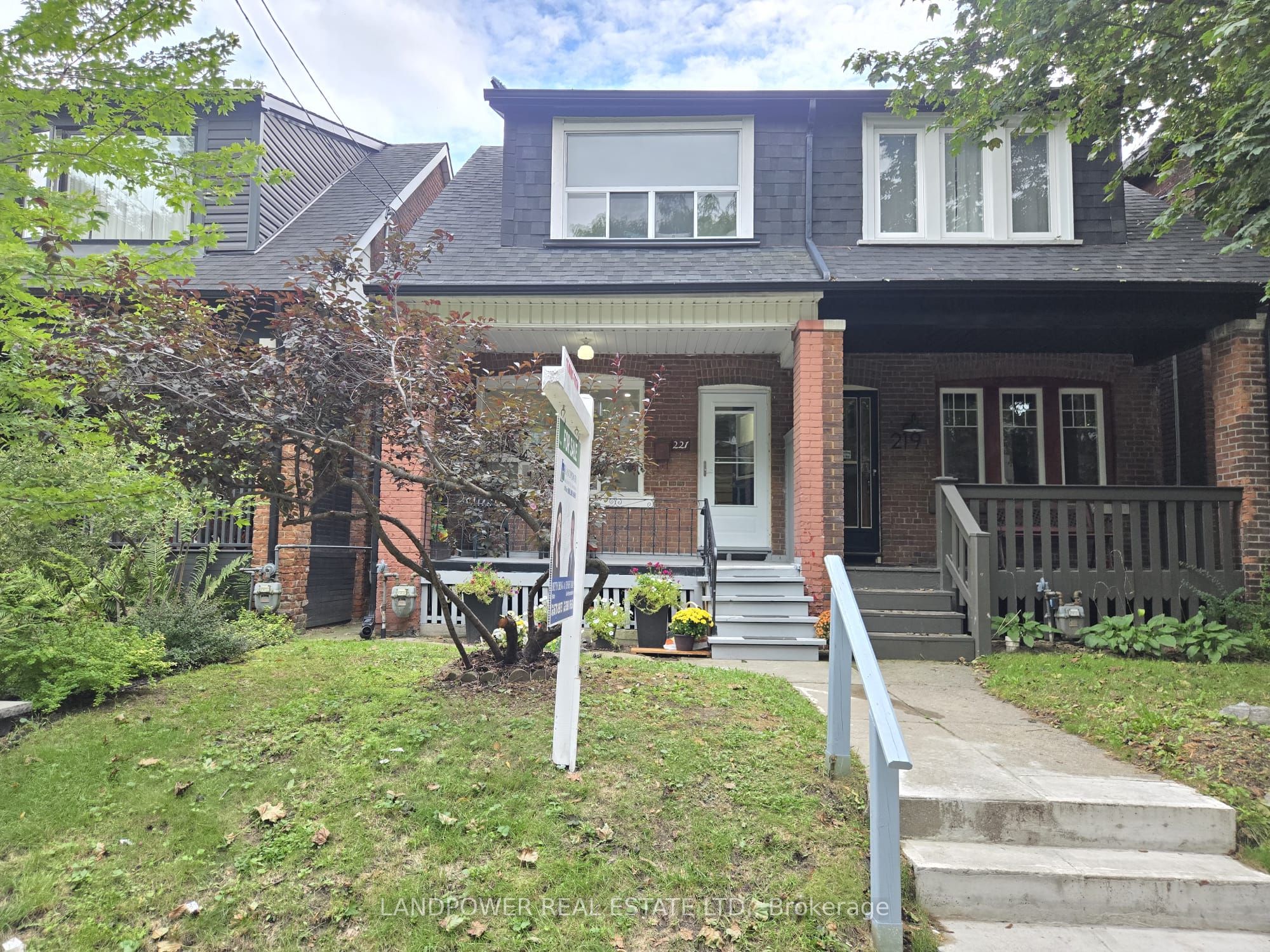 221 Riverdale Avenue, Toronto, ON M4K 1C4 photo 2