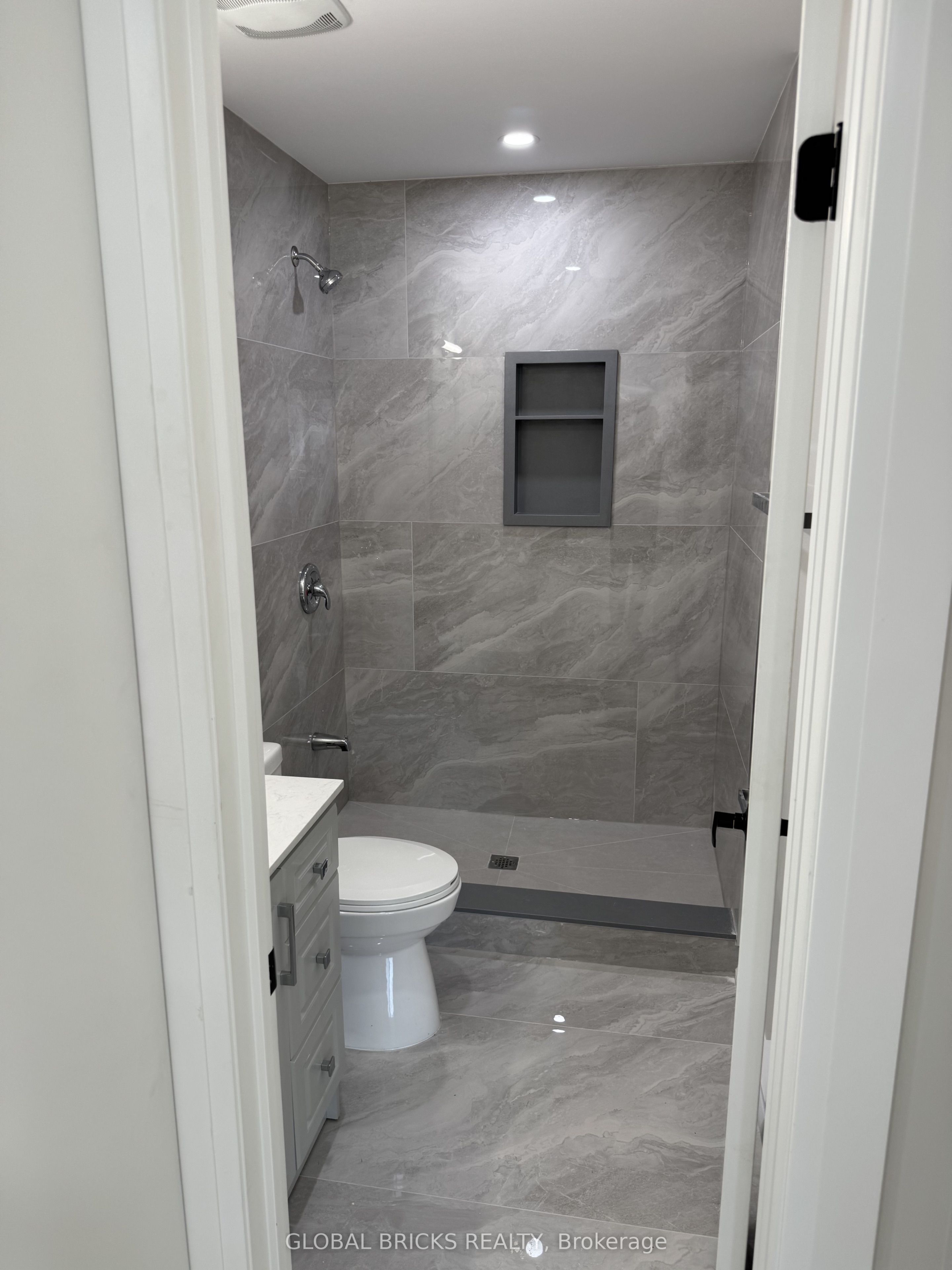 101 Minerva Avenue Unit 3- Lower, Toronto, ON M1M 1V8 photo 2