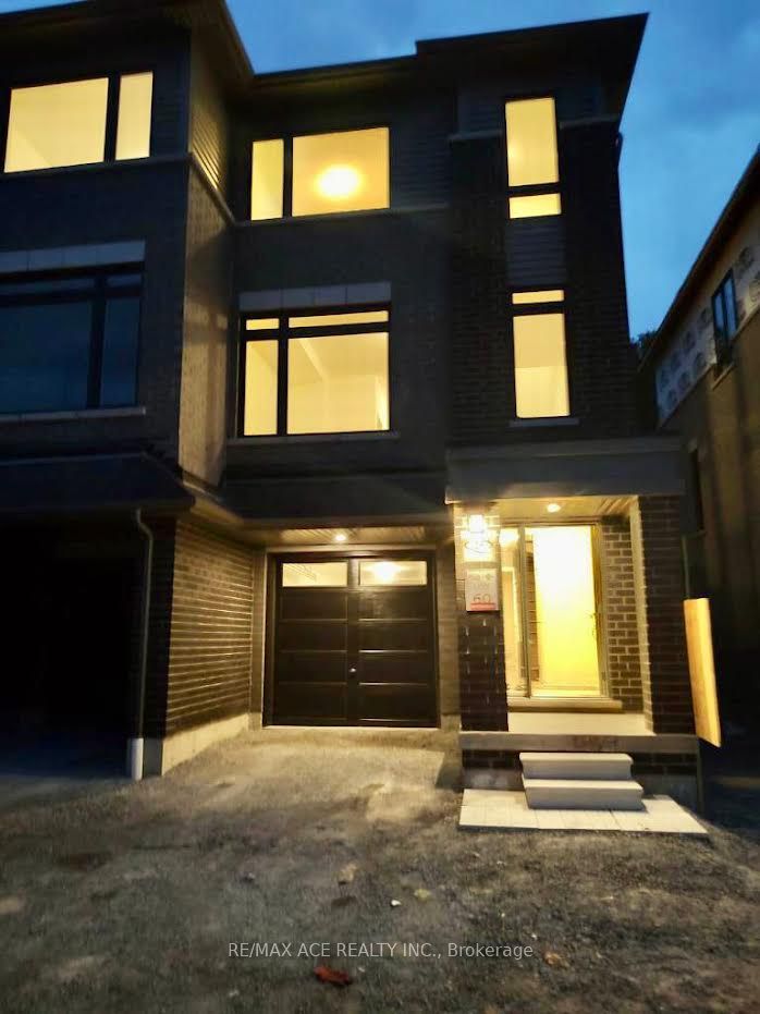 25 Emmas Way, Whitby, ON L1R 3K4