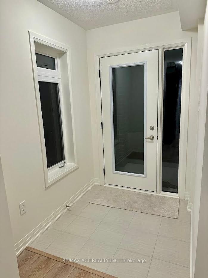 25 Emmas Way, Whitby, ON L1R 3K4 photo 2