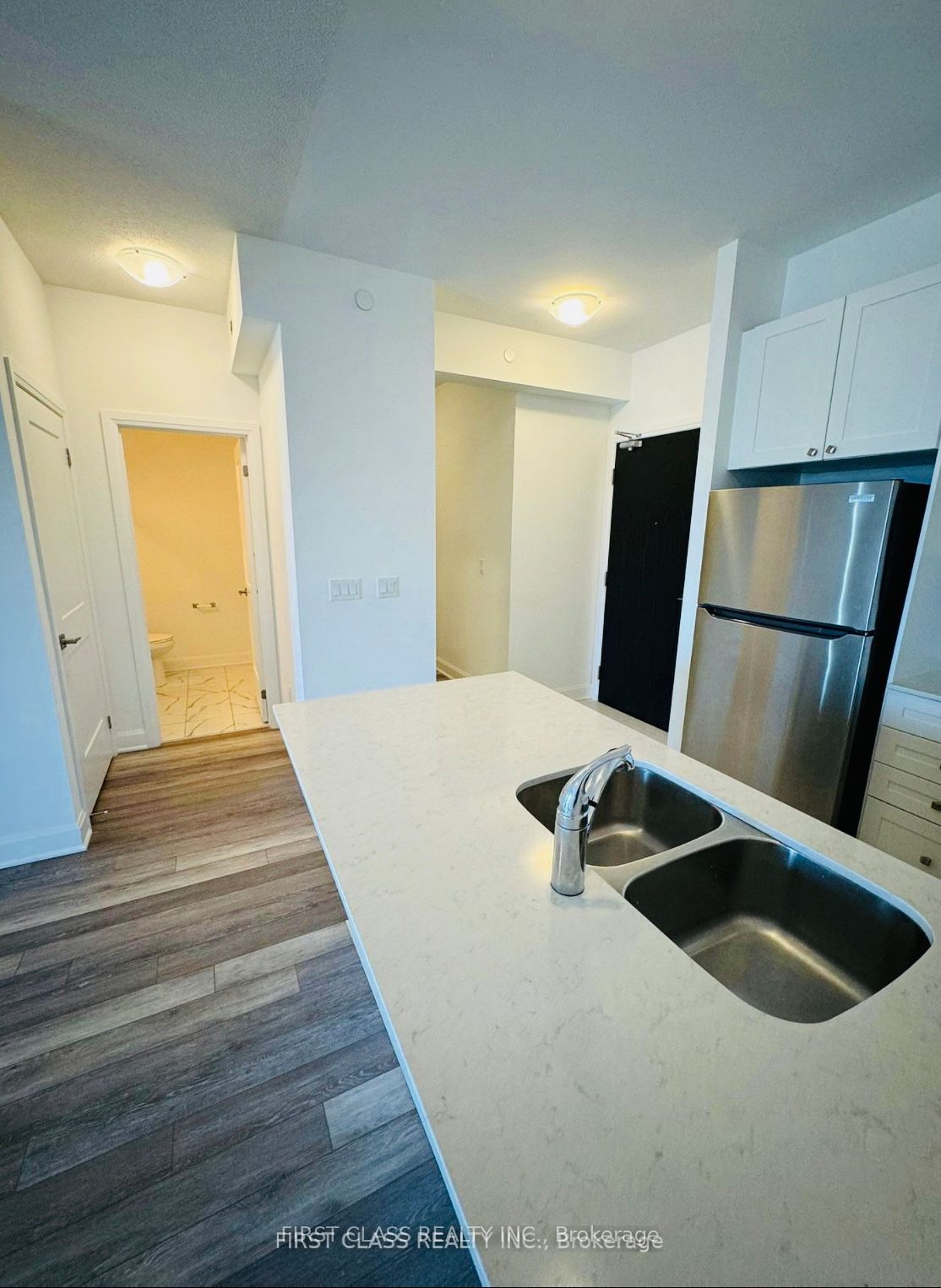 50 lakebreeze Drive S 408, Clarington, ON L1B 0V9 photo 3