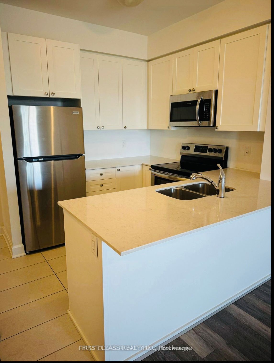 50 lakebreeze Drive S 408, Clarington, ON L1B 0V9 photo 4