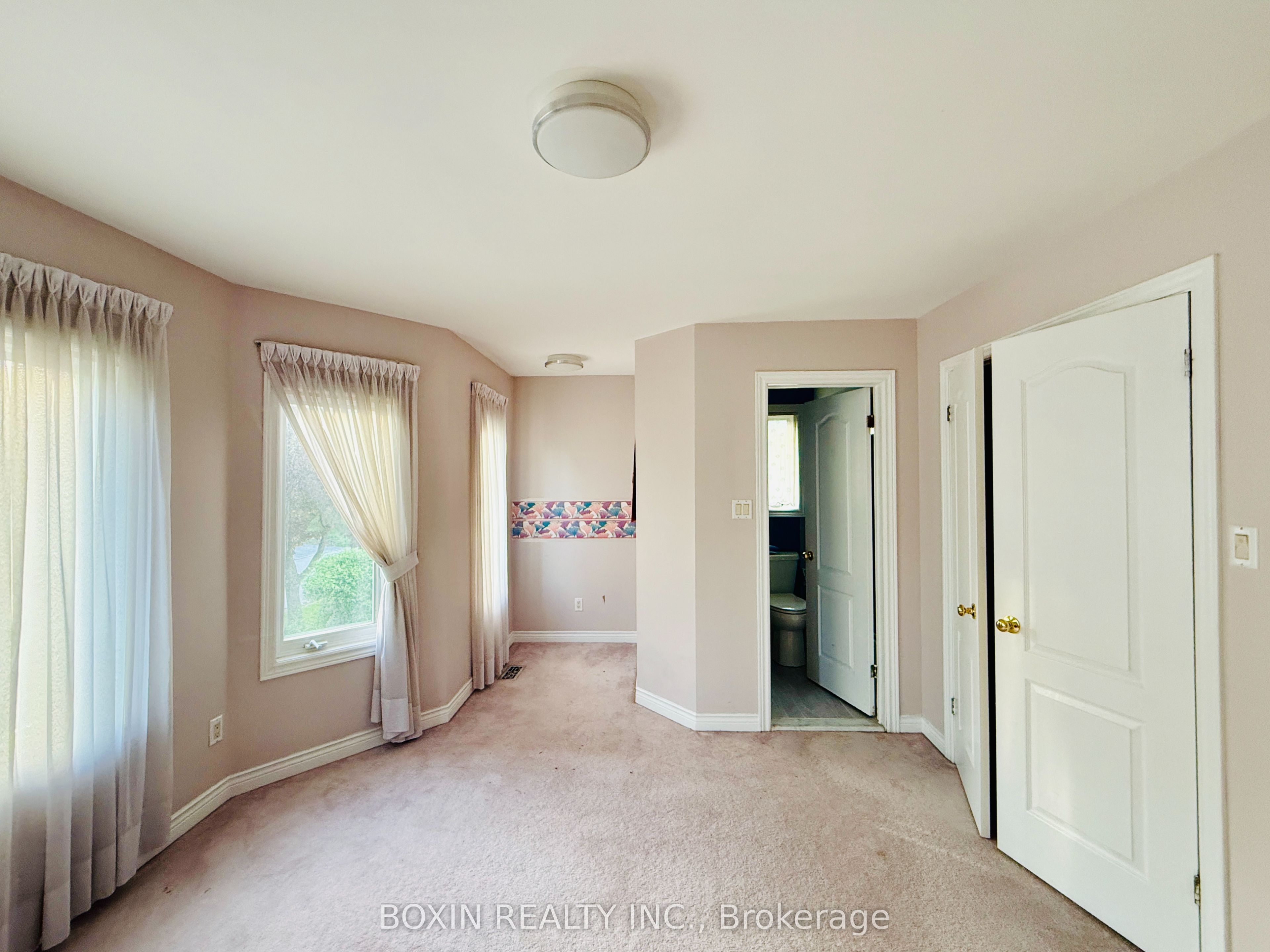 1 Adirondack Gate Room 1, Toronto, ON M1T 3E6 photo 2
